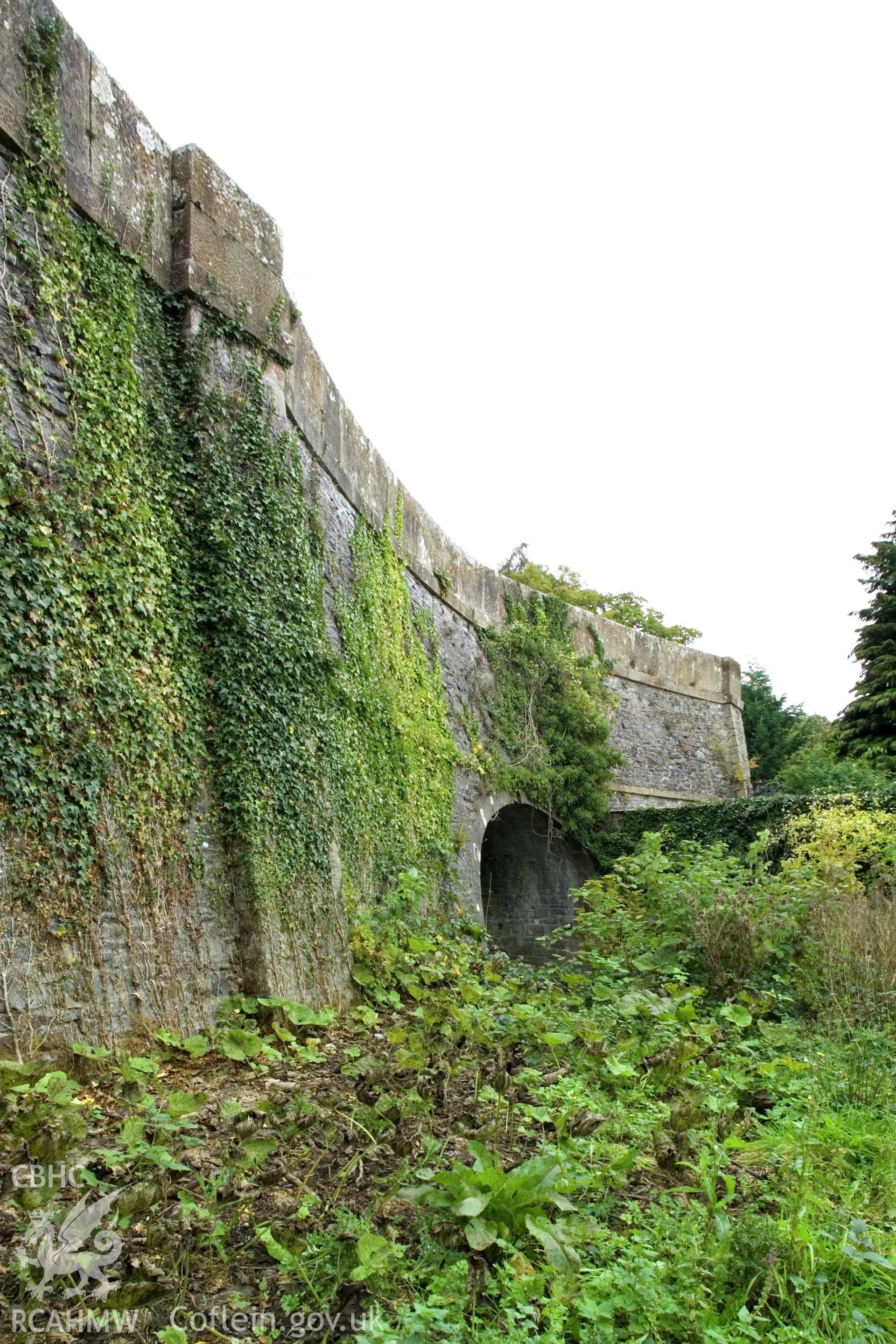 Oblique view of aqueduct from river level.