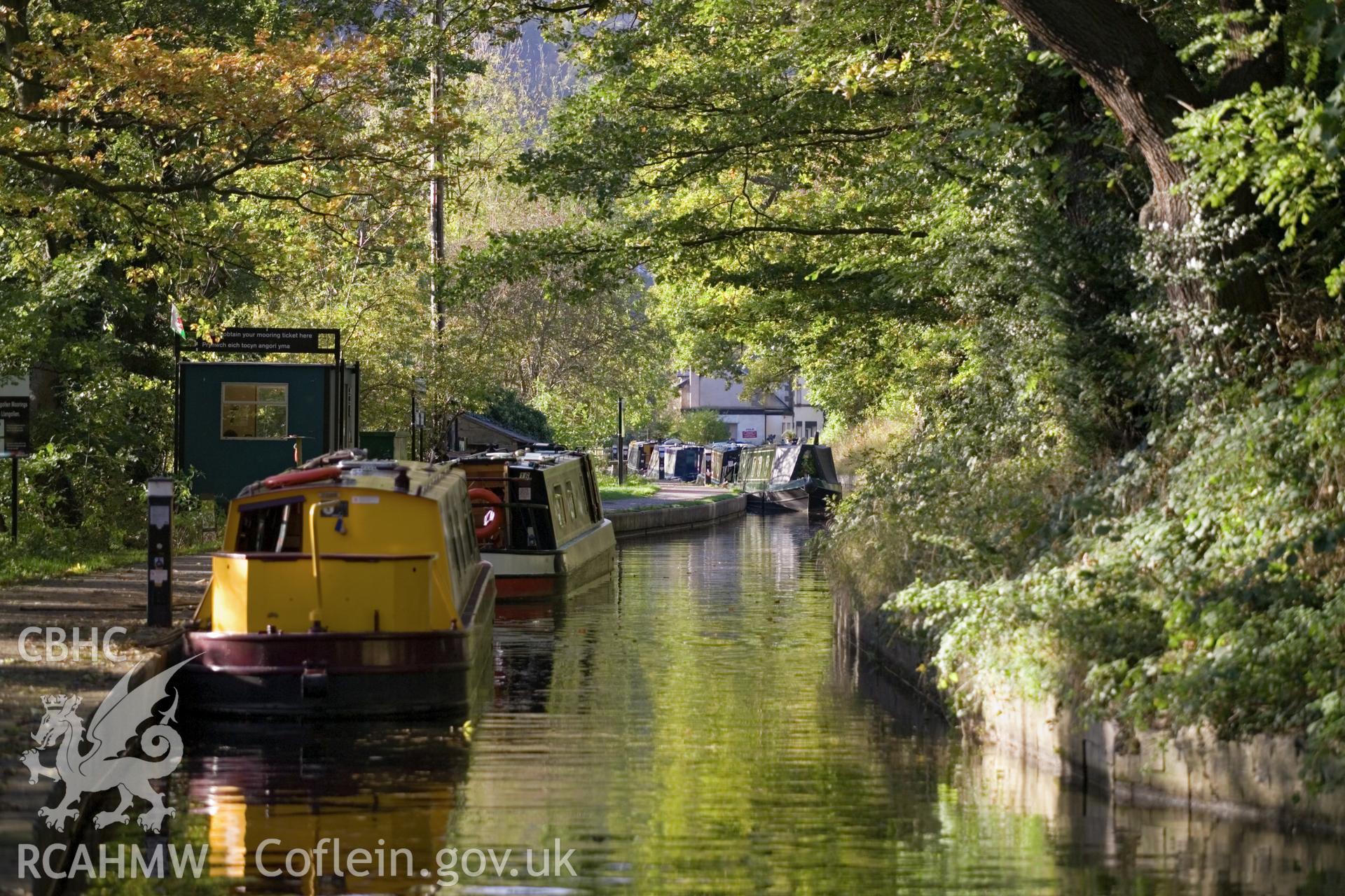 RCAHMW digital photographic survey of Wern Isaf Towpath Moorings, Llangollen Canal, by Iain Wright, 31/10/2006.