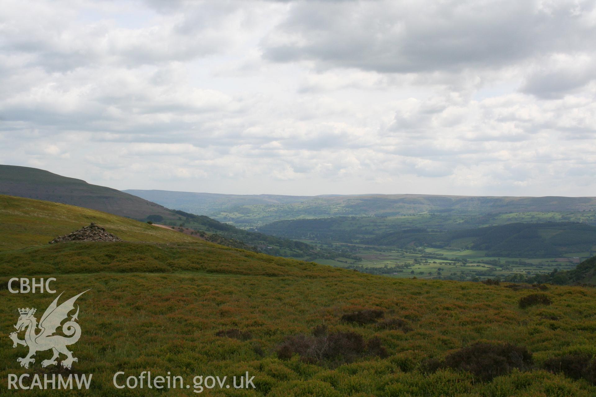 Cairn viewed frm NE, marker cairn prominent.