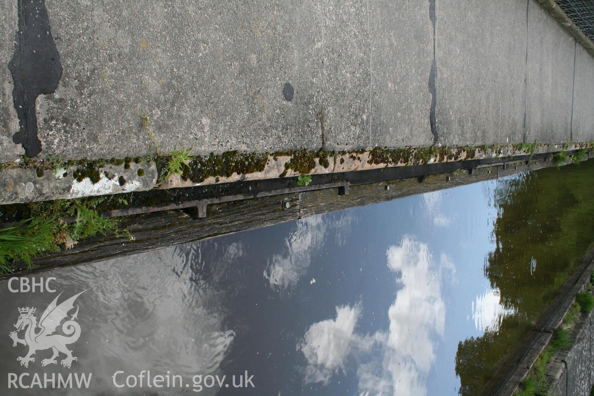 Detail of the edge of the canal trough of the Chirk Aqueduct, showing the top of the cast iron plates forming the sides of the trough and the timber 'buffer'