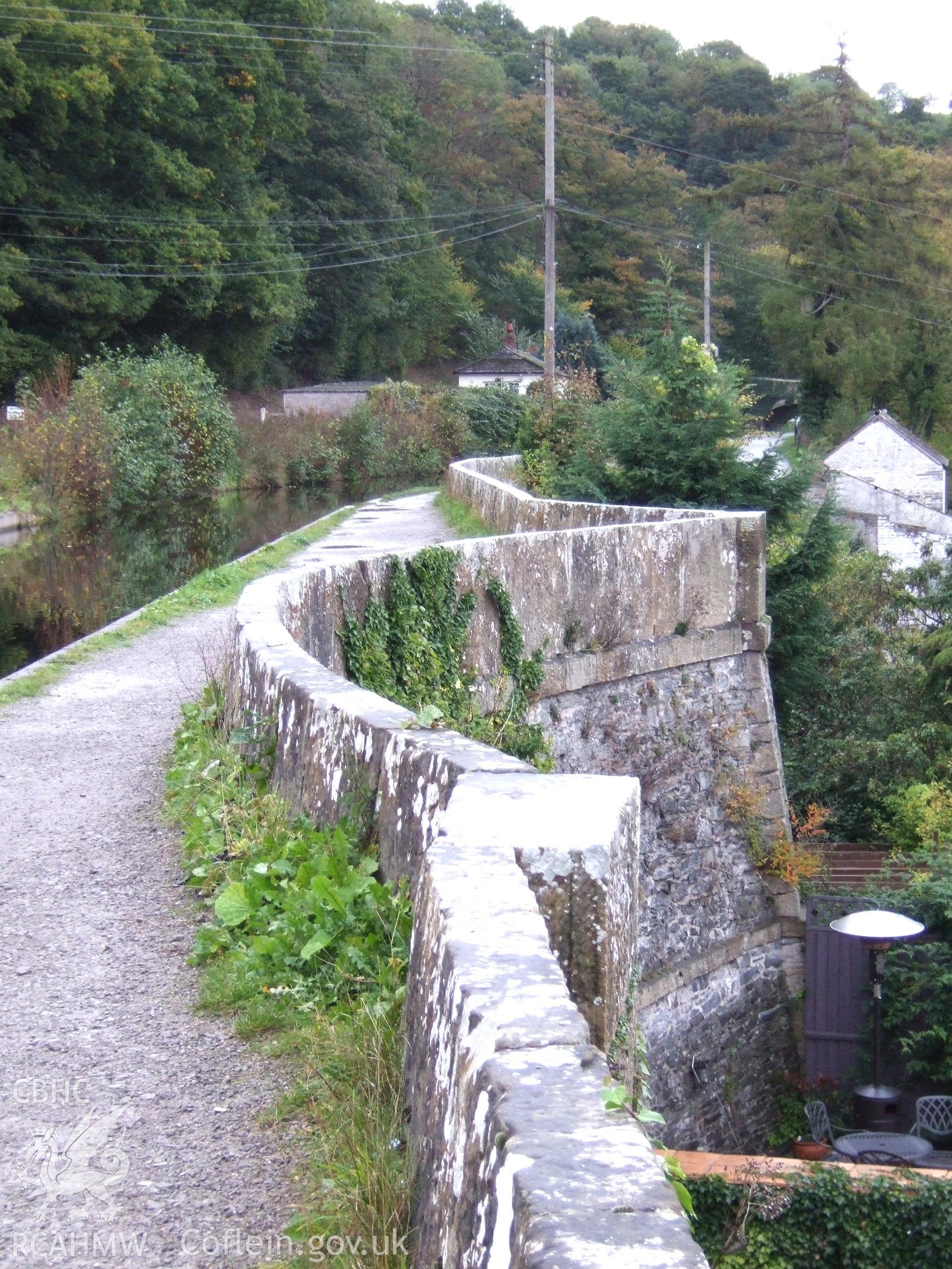 South face of the aqueduct looking east showing the curved plan of the river-arch & the retaining wall meeting it beyond.