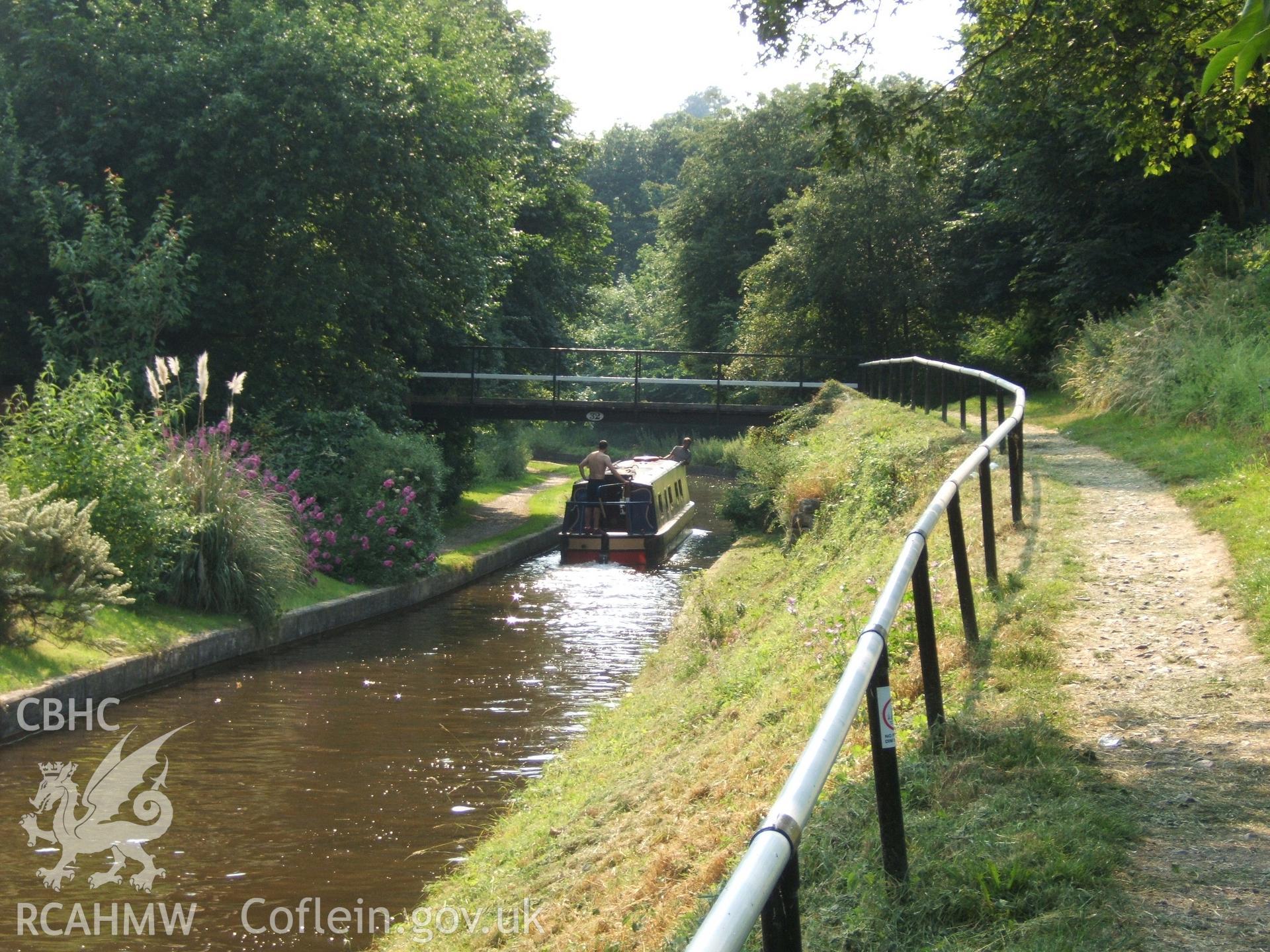 Digital photograph of Bont Wood Cutting No. 37, Llangollen Canal, by Stephen Hughes, 04/07/2006.