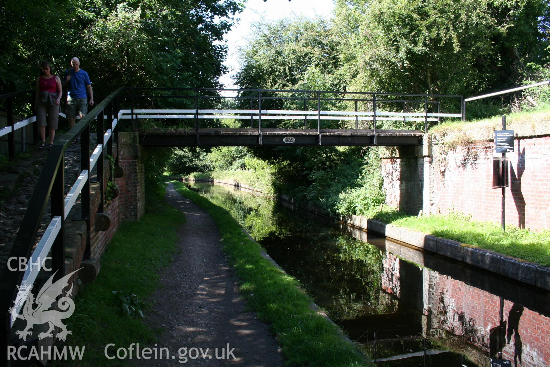 Digital photographic survey of Postles Roving Bridge No. 32, Llangollen Canal, by Daniel Jones, 28/08/2007.