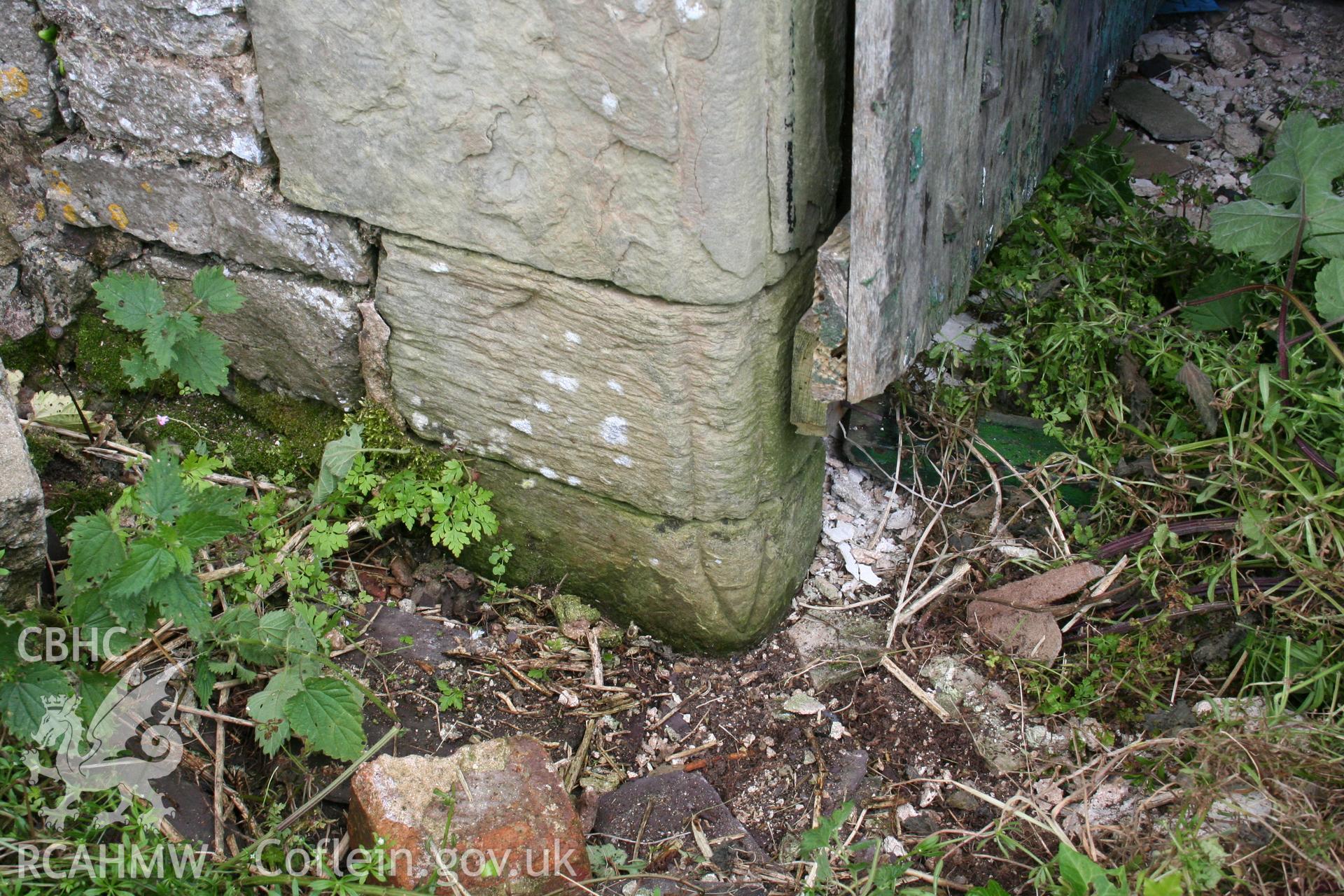 Detail of moulding & stop to main doorway