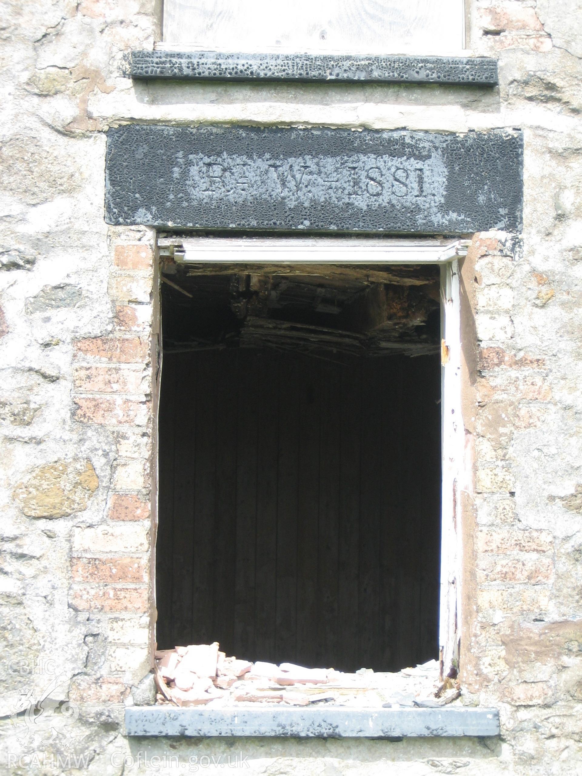 Hafotty-Sian-Llwyd: Window lintel date stone on main house.