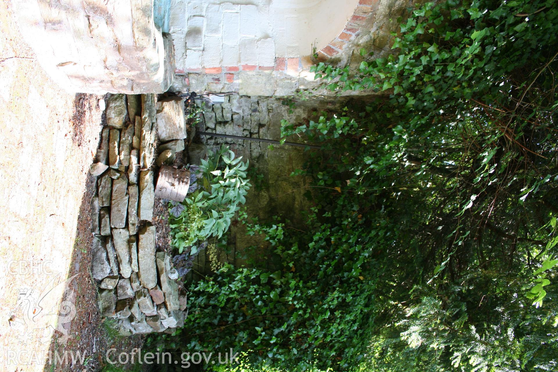 Wood bank Cottage Pontcysyllte. Right circular structure (kiln?) in the canal bank, an  oven?.