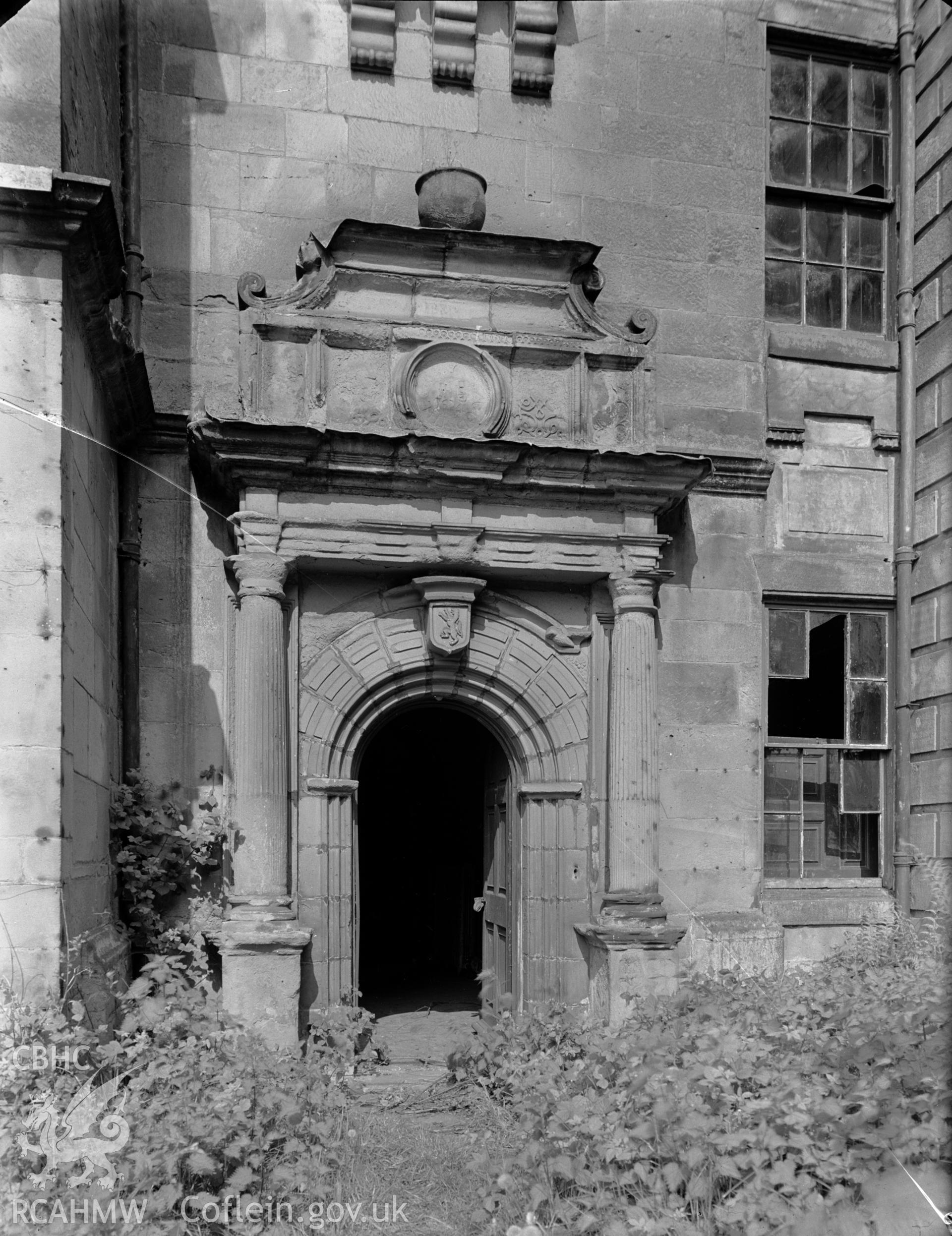 Interior: N arcade from NE