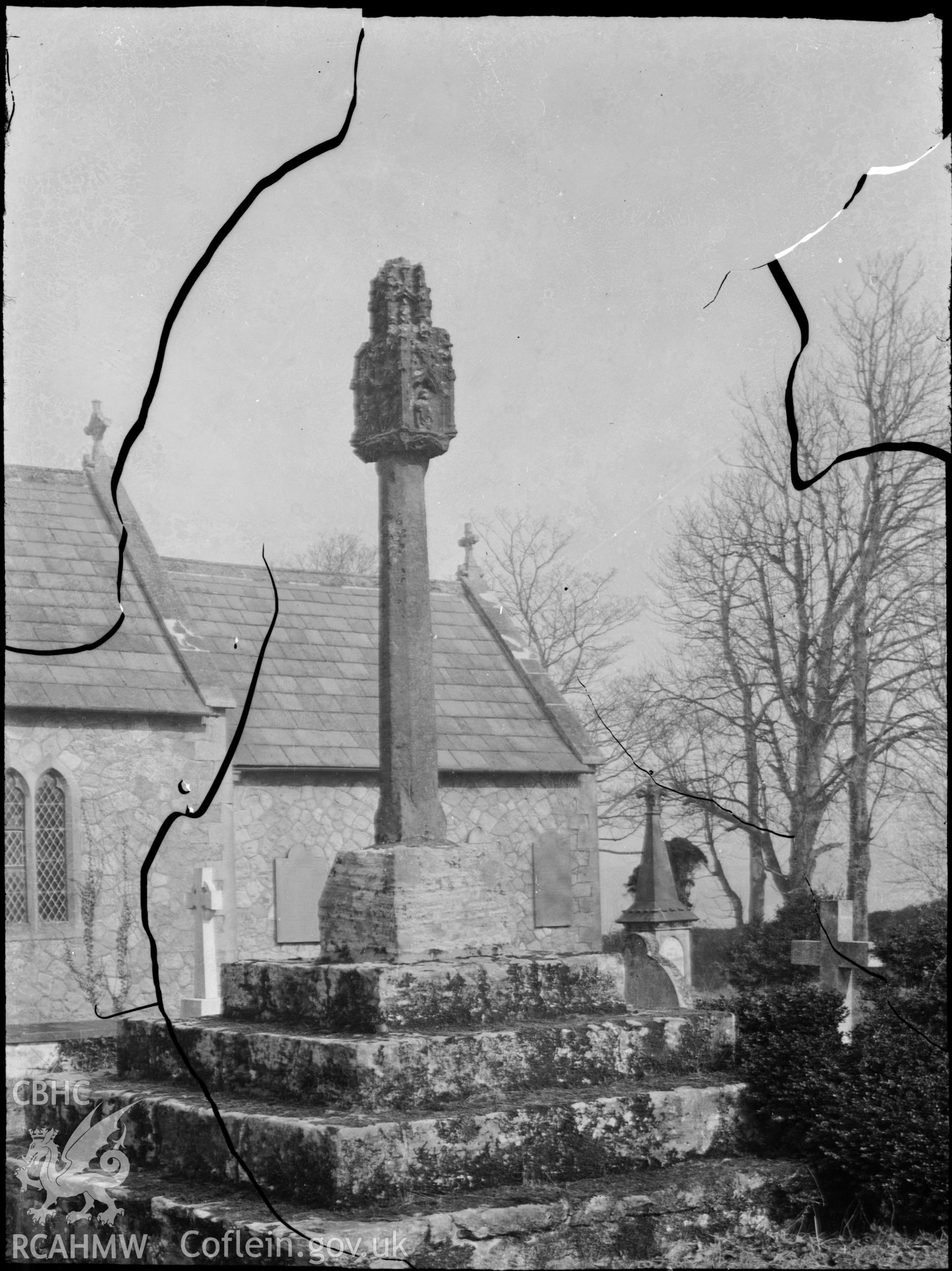 Black and white photo showing Churchyard Cross.