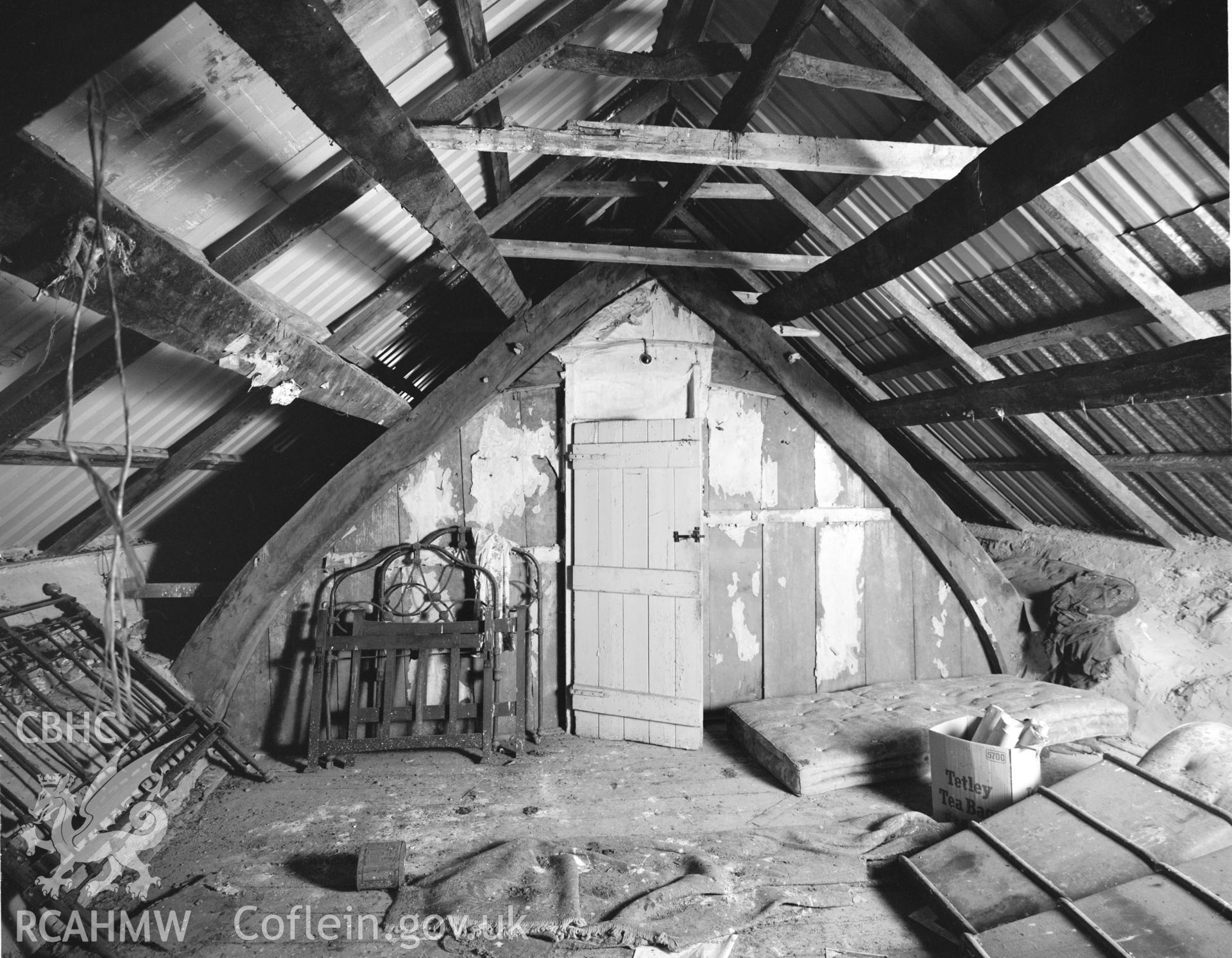 Interior, cruck truss down house. NA/GEN/98/006