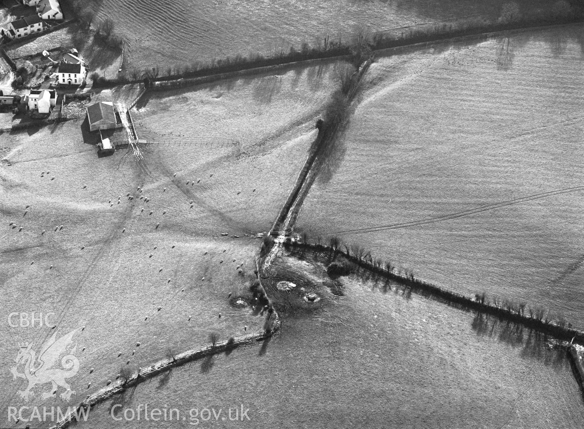 RCAHMW Black and white oblique aerial photograph of Castell, Llanddowror, taken by C.R.Musson on the 07/02/1997