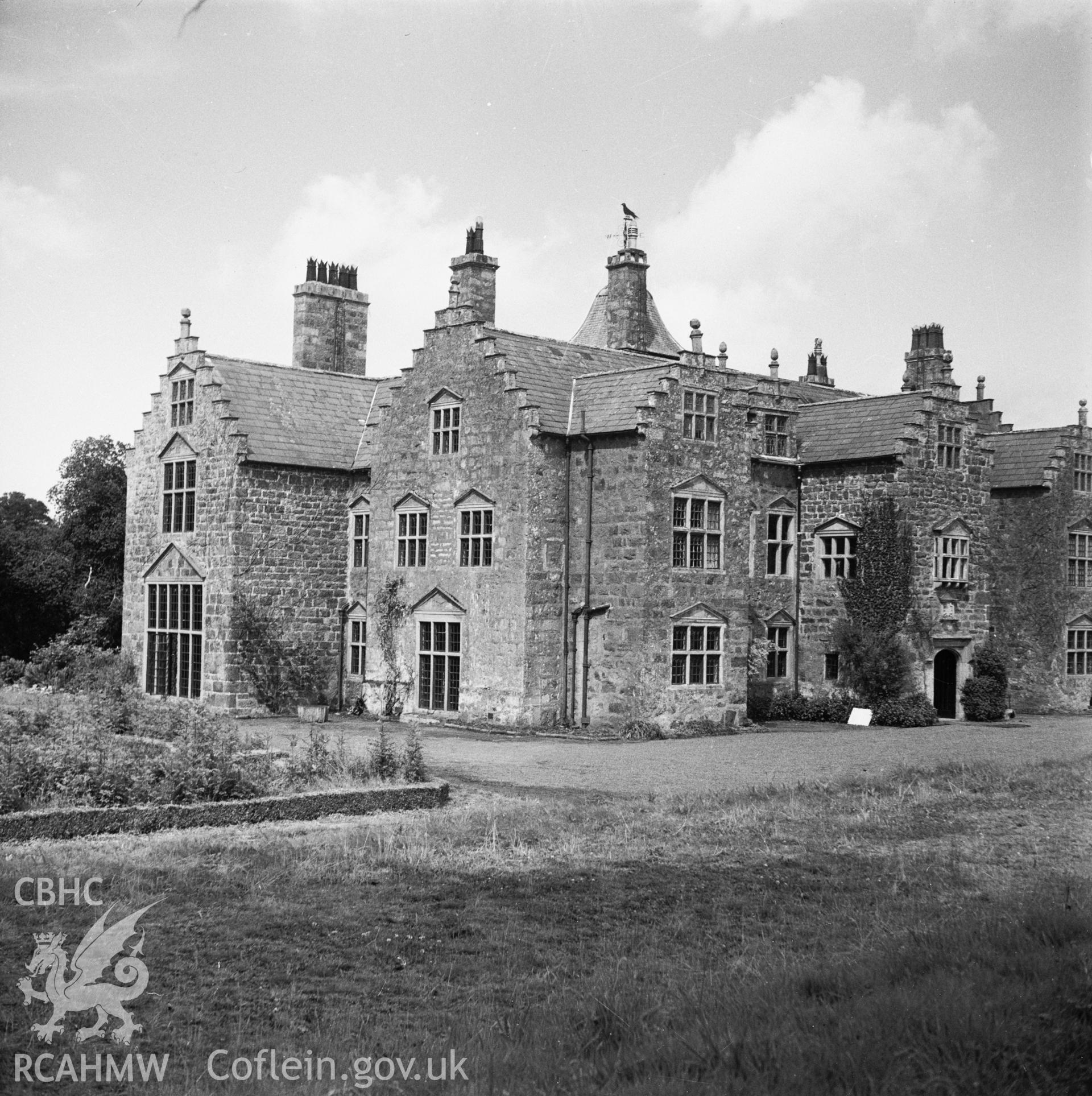 D.O.E. photograph of Plas Coch, Llanddaniel Fab.