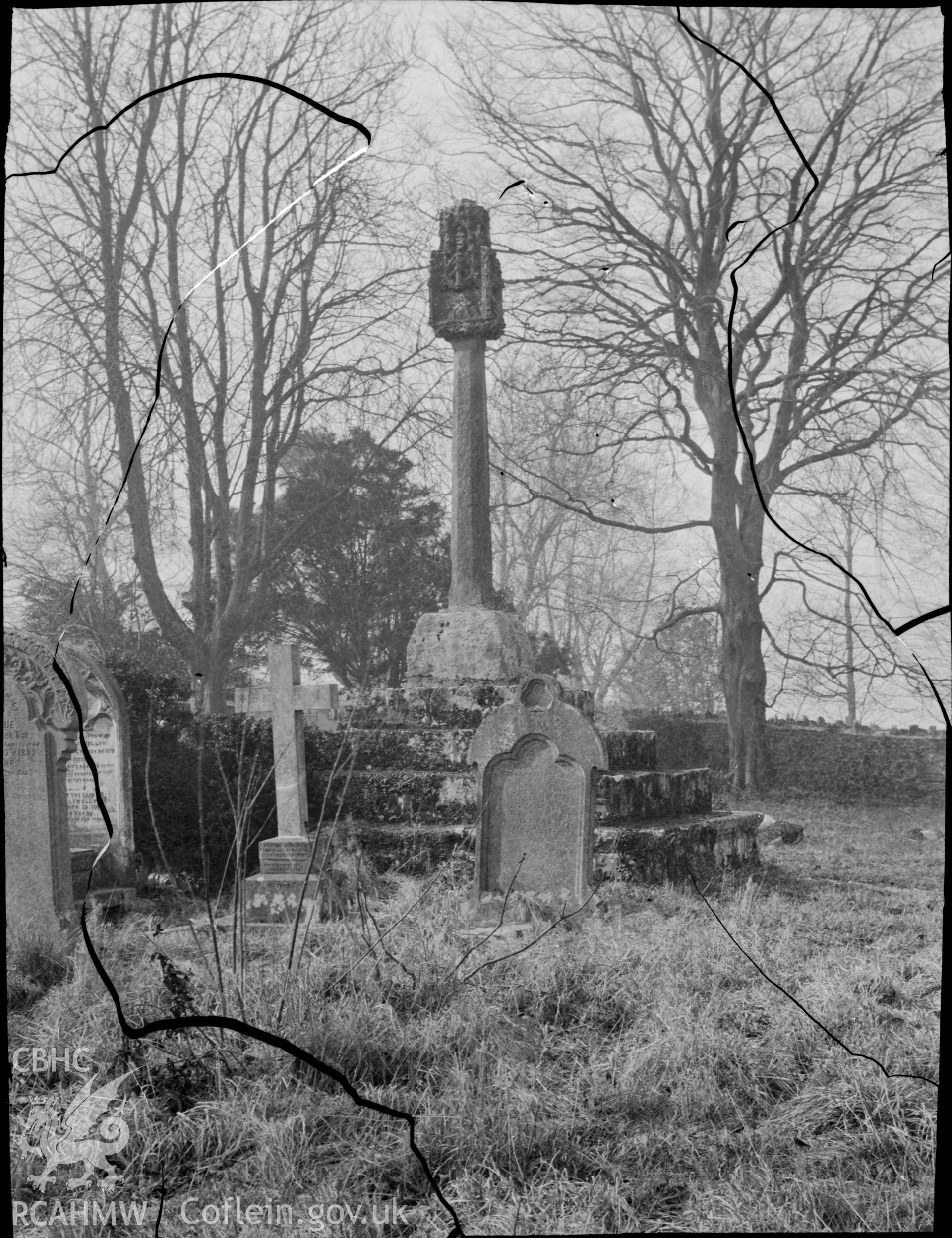 Black and white photo showing Churchyard Cross.