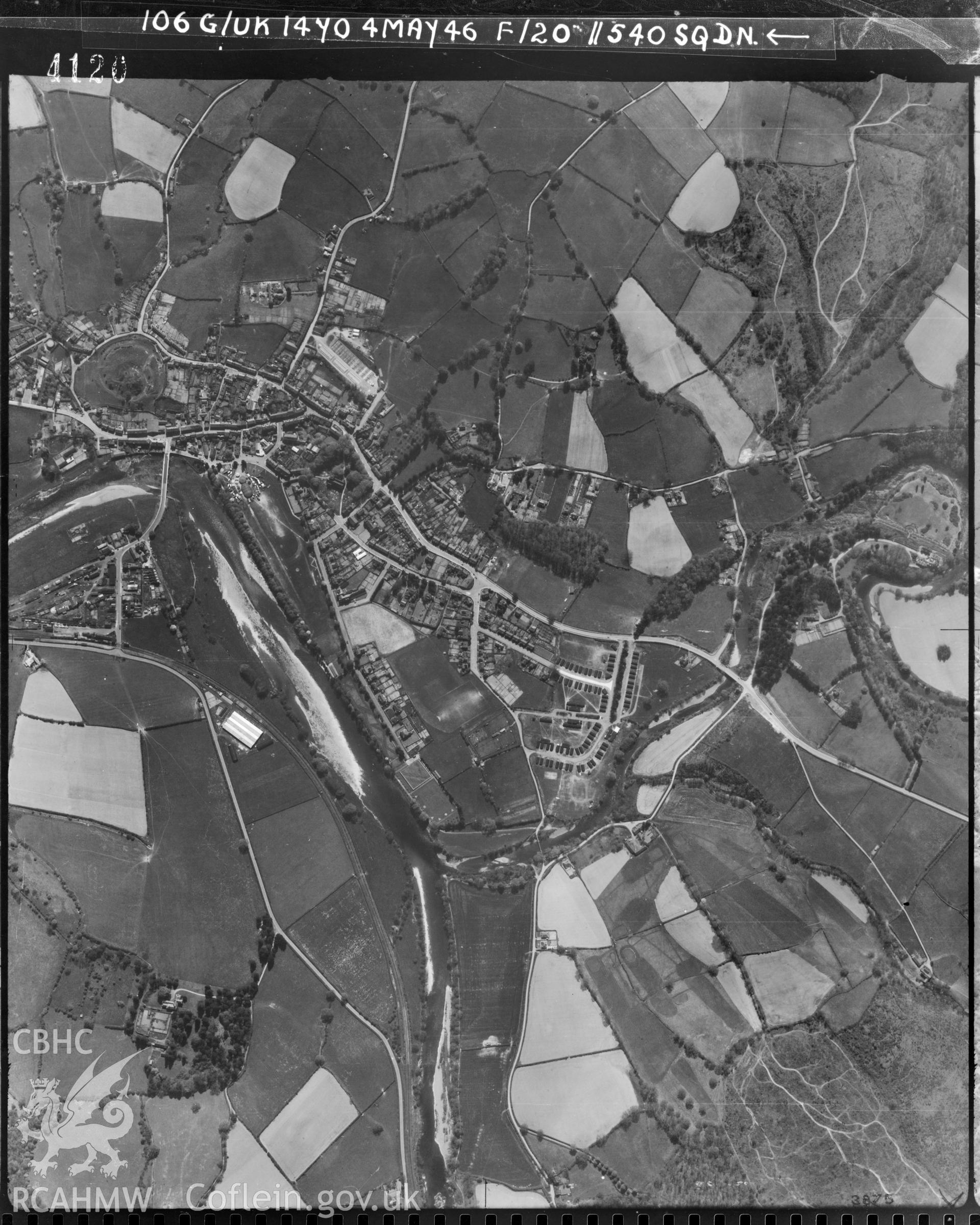 Black and white vertical aerial photograph taken by the RAF on 04/05/1946 centred on Builth Wells