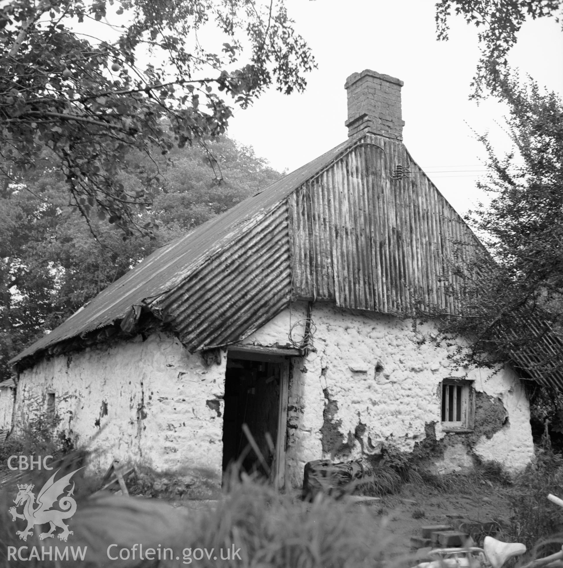 Exterior view of Pontbrenmydyr, Upper Henfynyw.