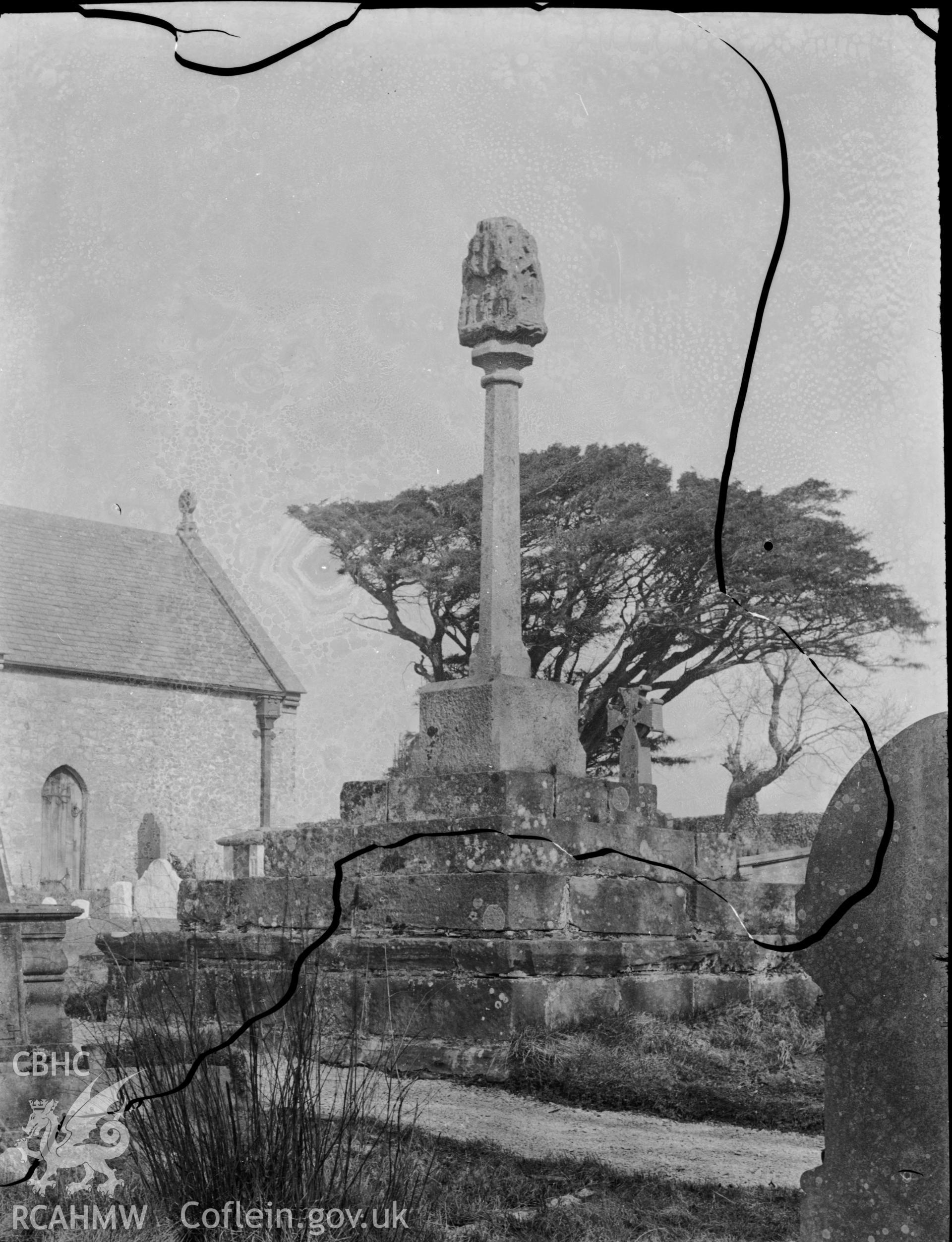 Black and white photo showing St Mary's Churchyard Cross.