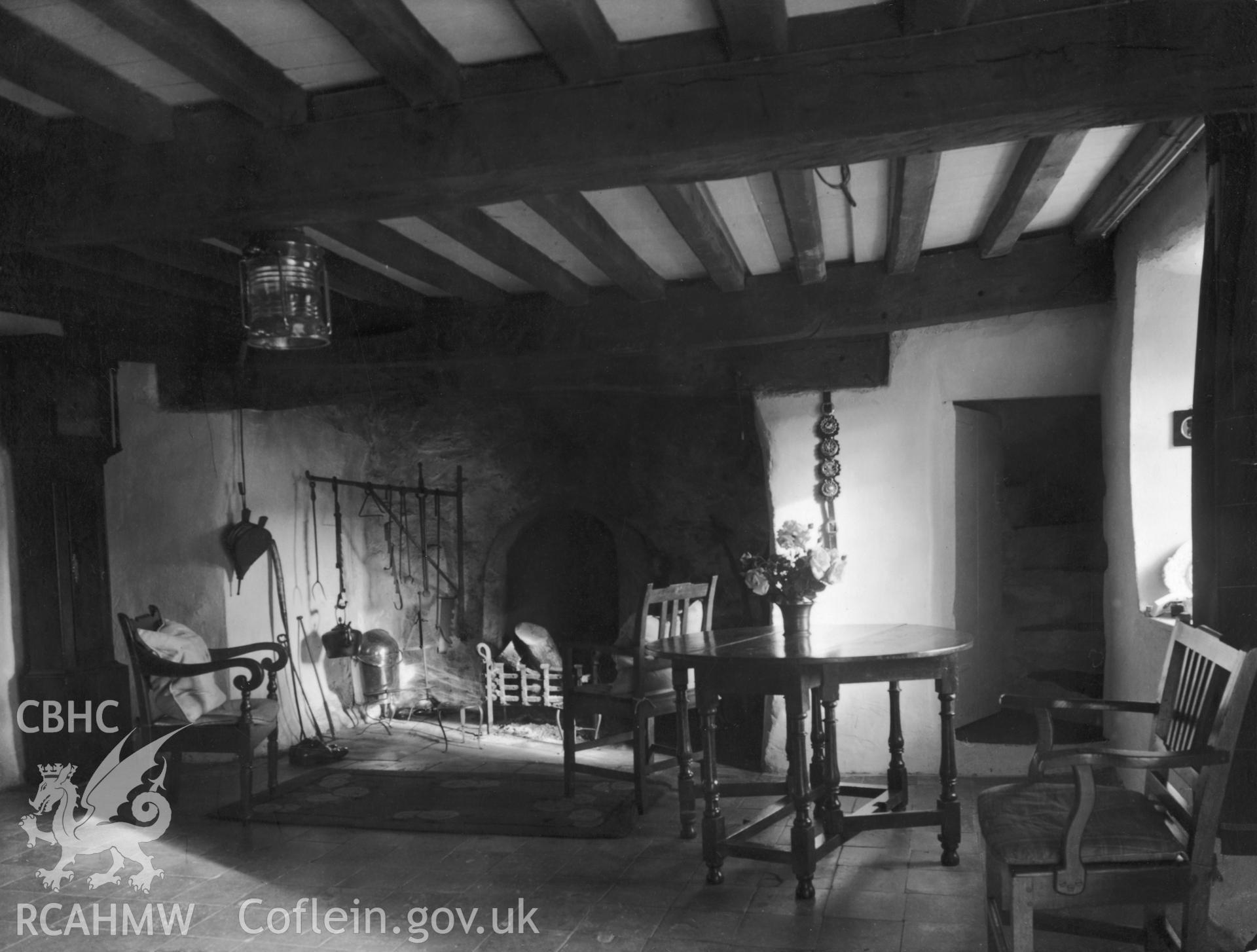 Interior view of Pant Glas Uchaf taken by Mrs B. Mason around 1951.