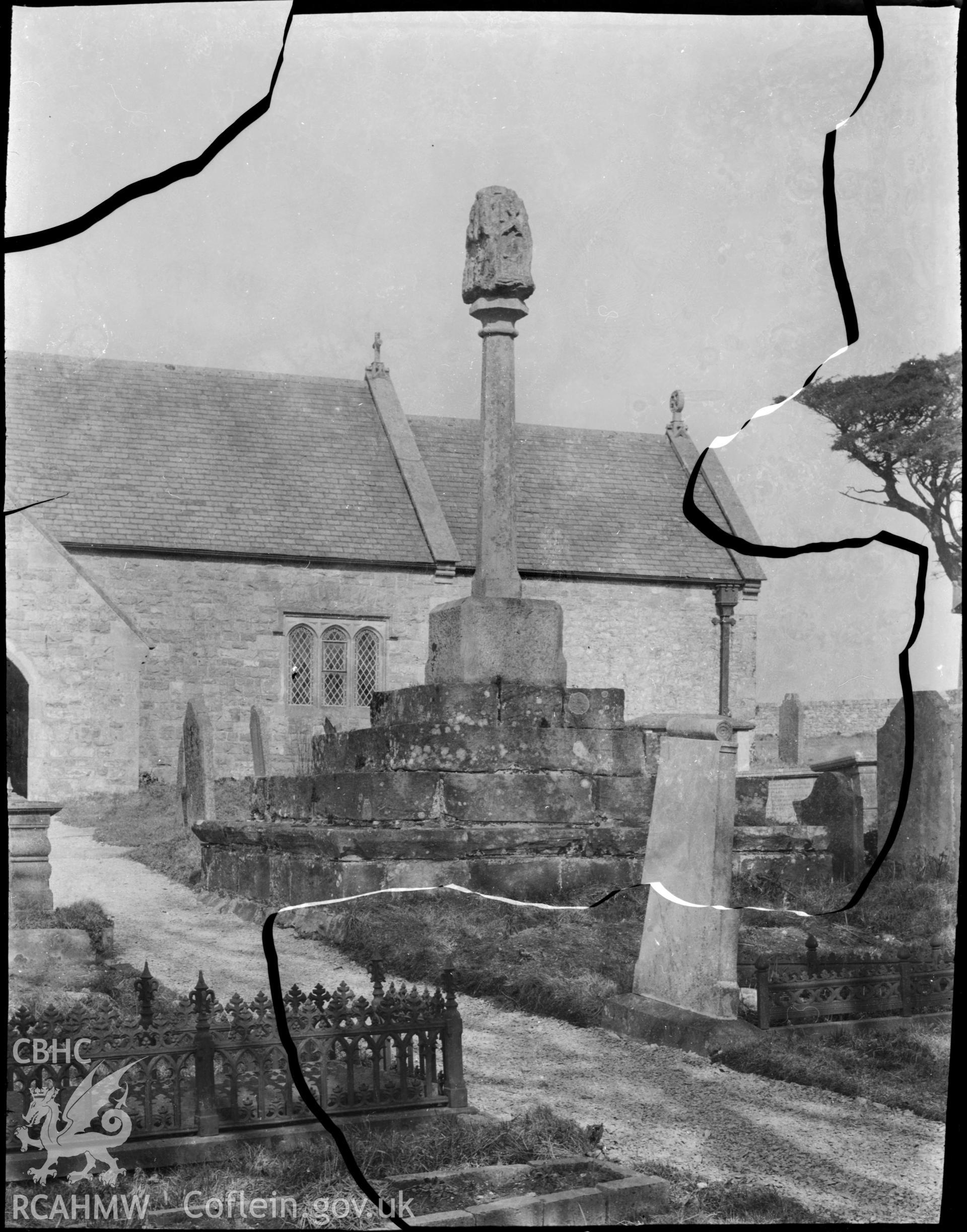 Black and white photo showing St Mary's Churchyard Cross.