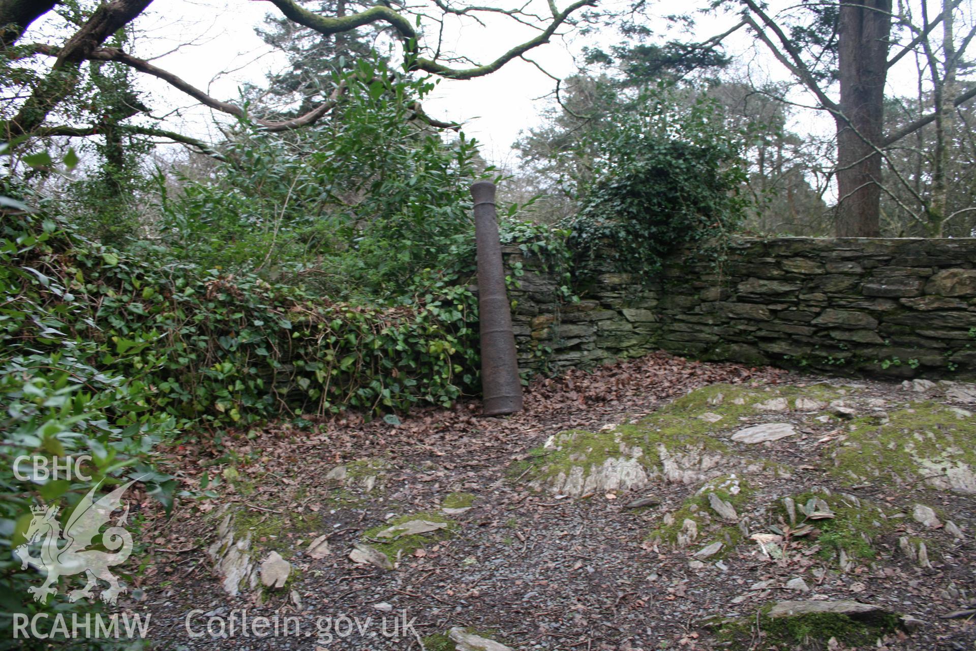 Castell Aber Ia.  Castle platform showing the battlemented wall constructed in the 1960s by Clough Williams-Ellis.