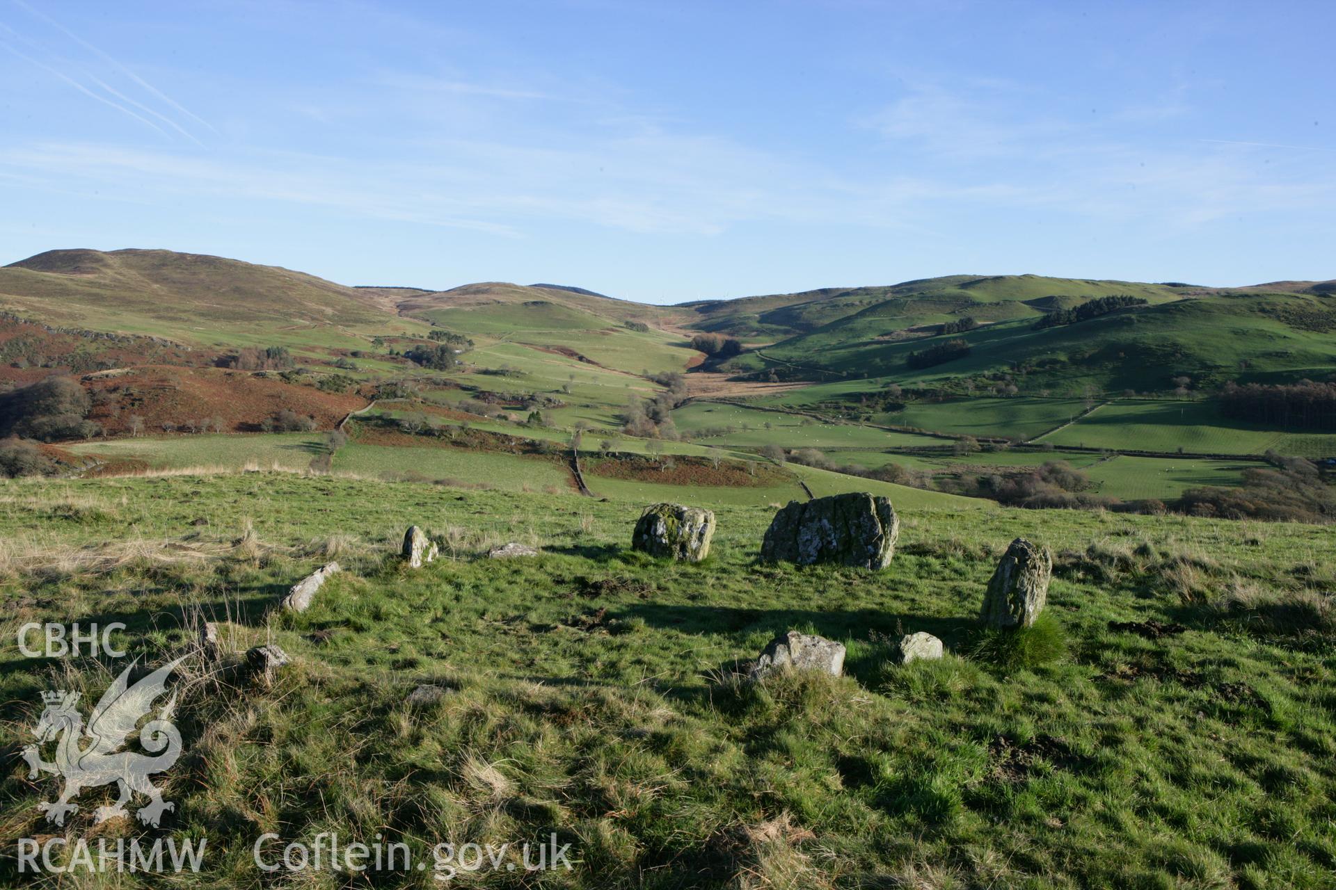 Dolgamfa cairn, view from west.