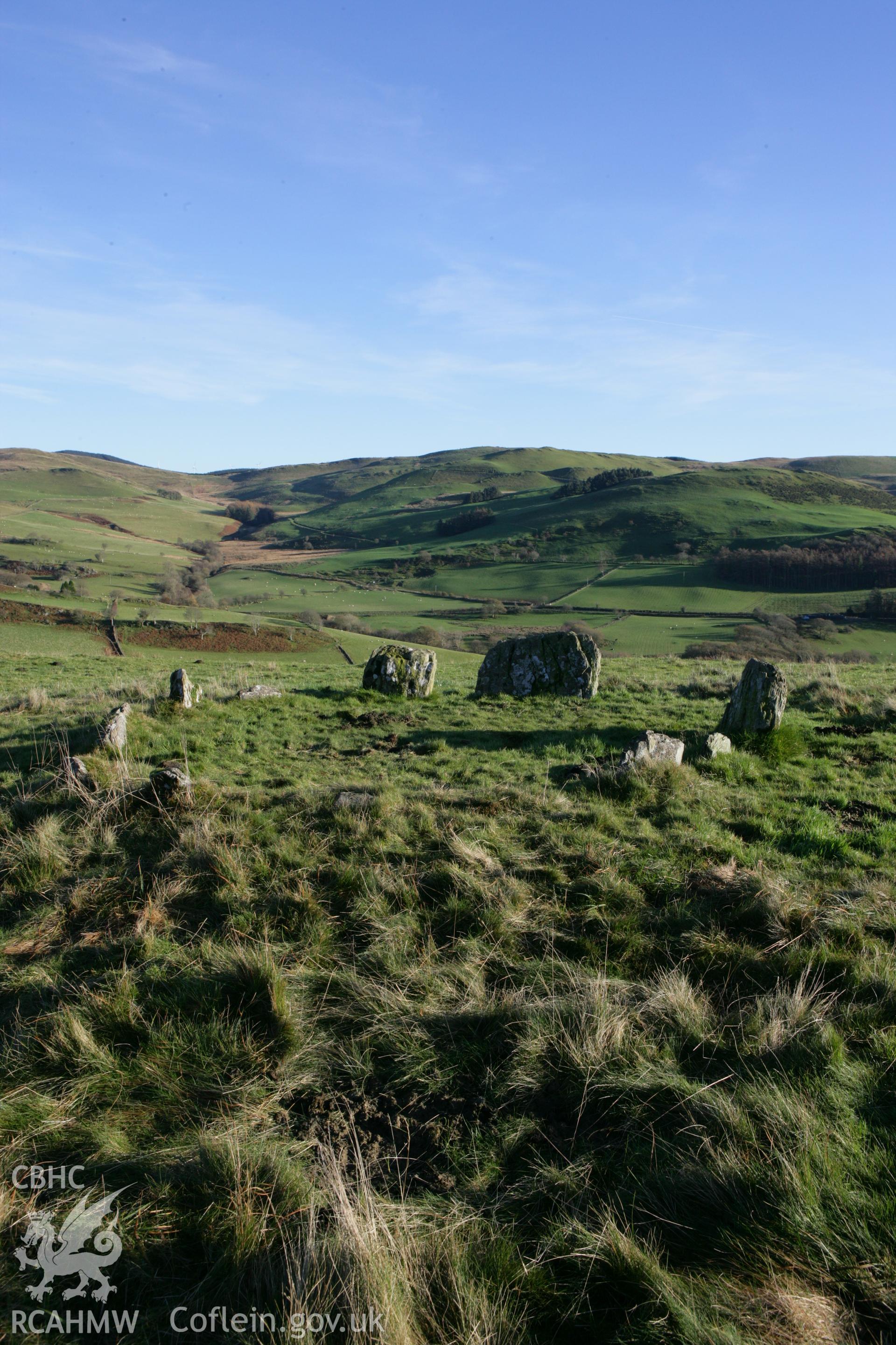 Dolgamfa cairn, view from west.