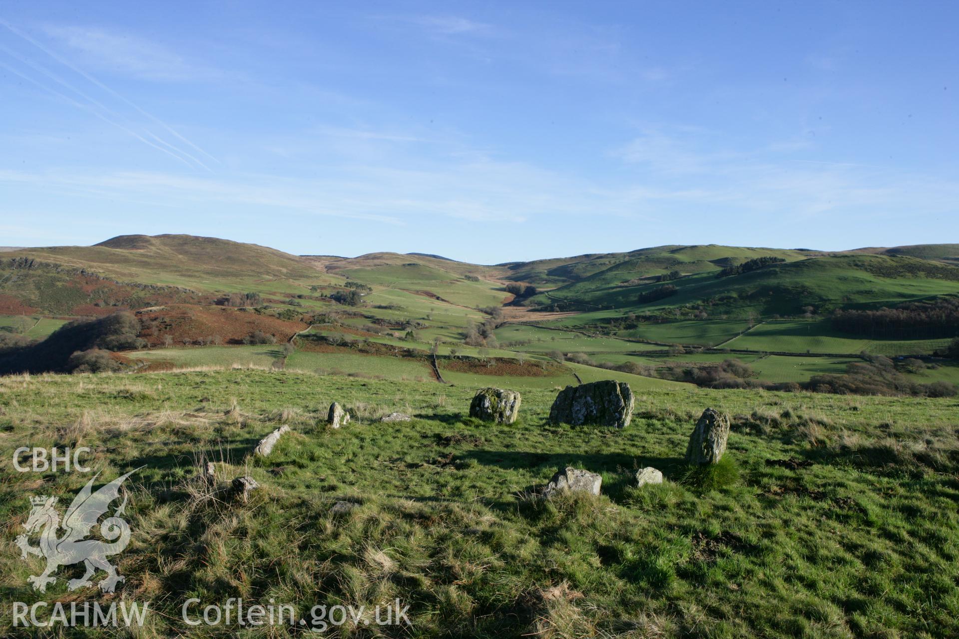 Dolgamfa cairn, view from west.