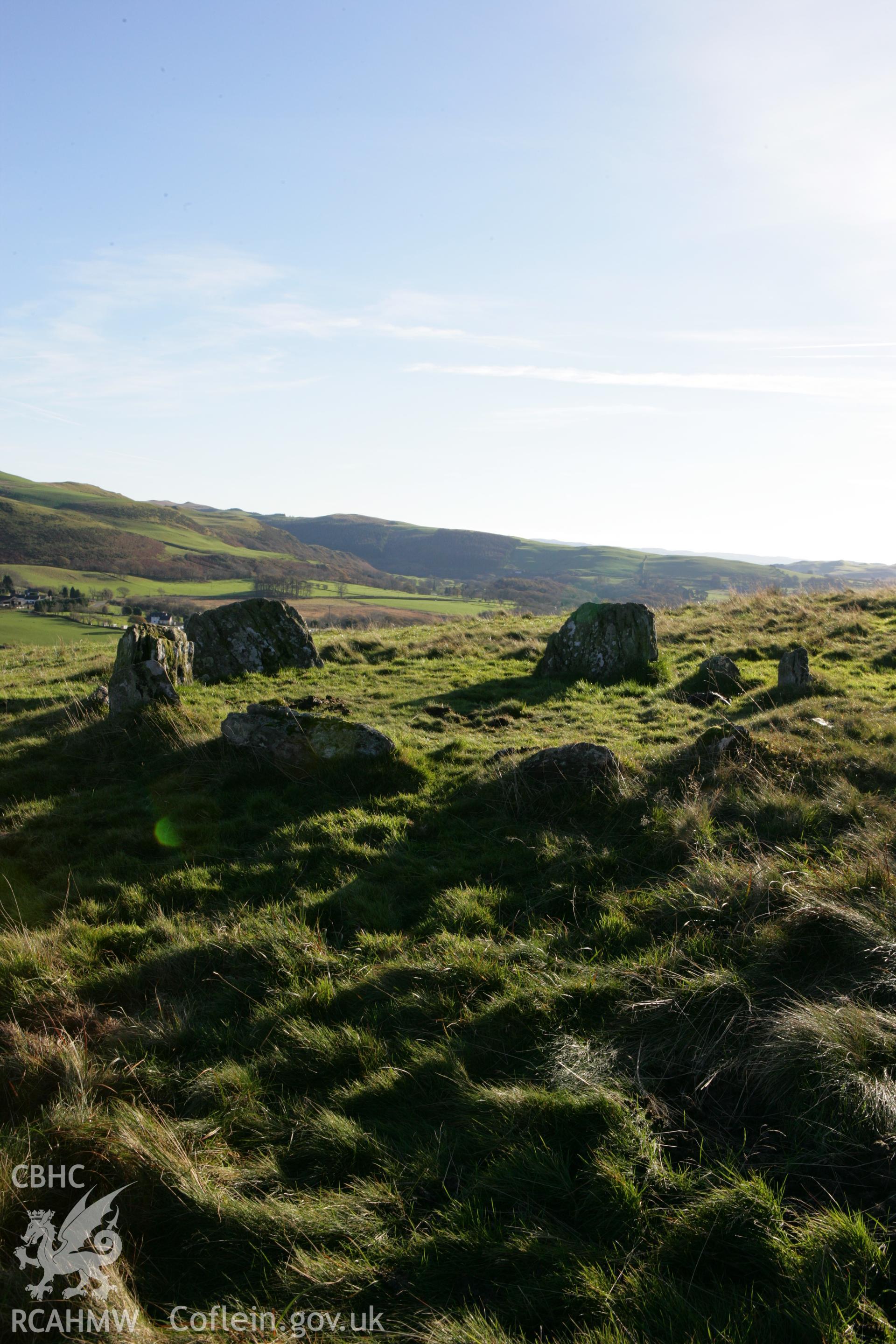 Dolgamfa cairn, view from north.