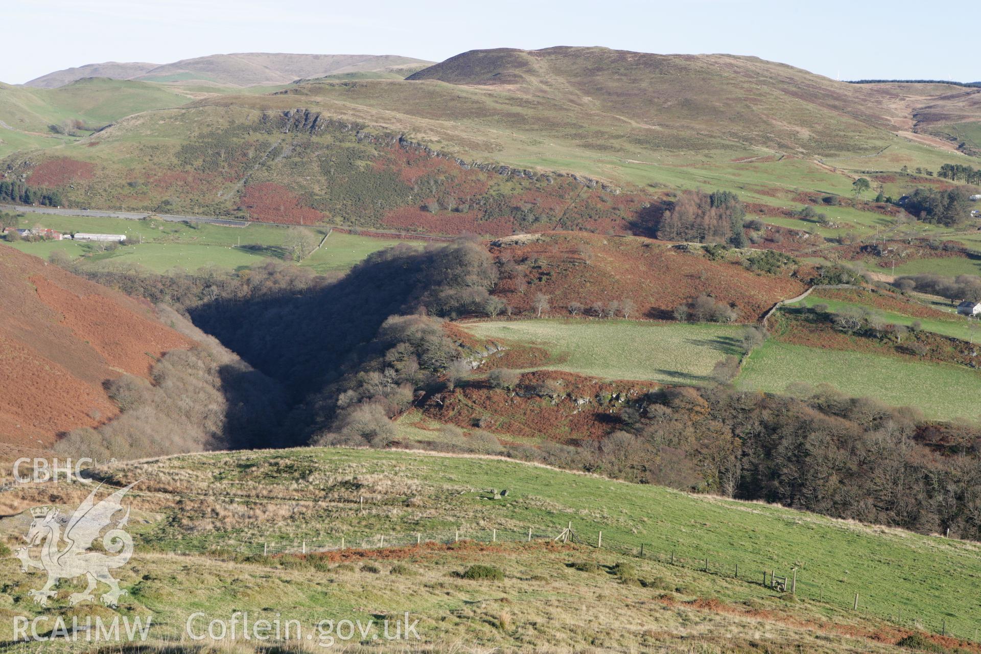 Dolgamfa cairn, general view from west.