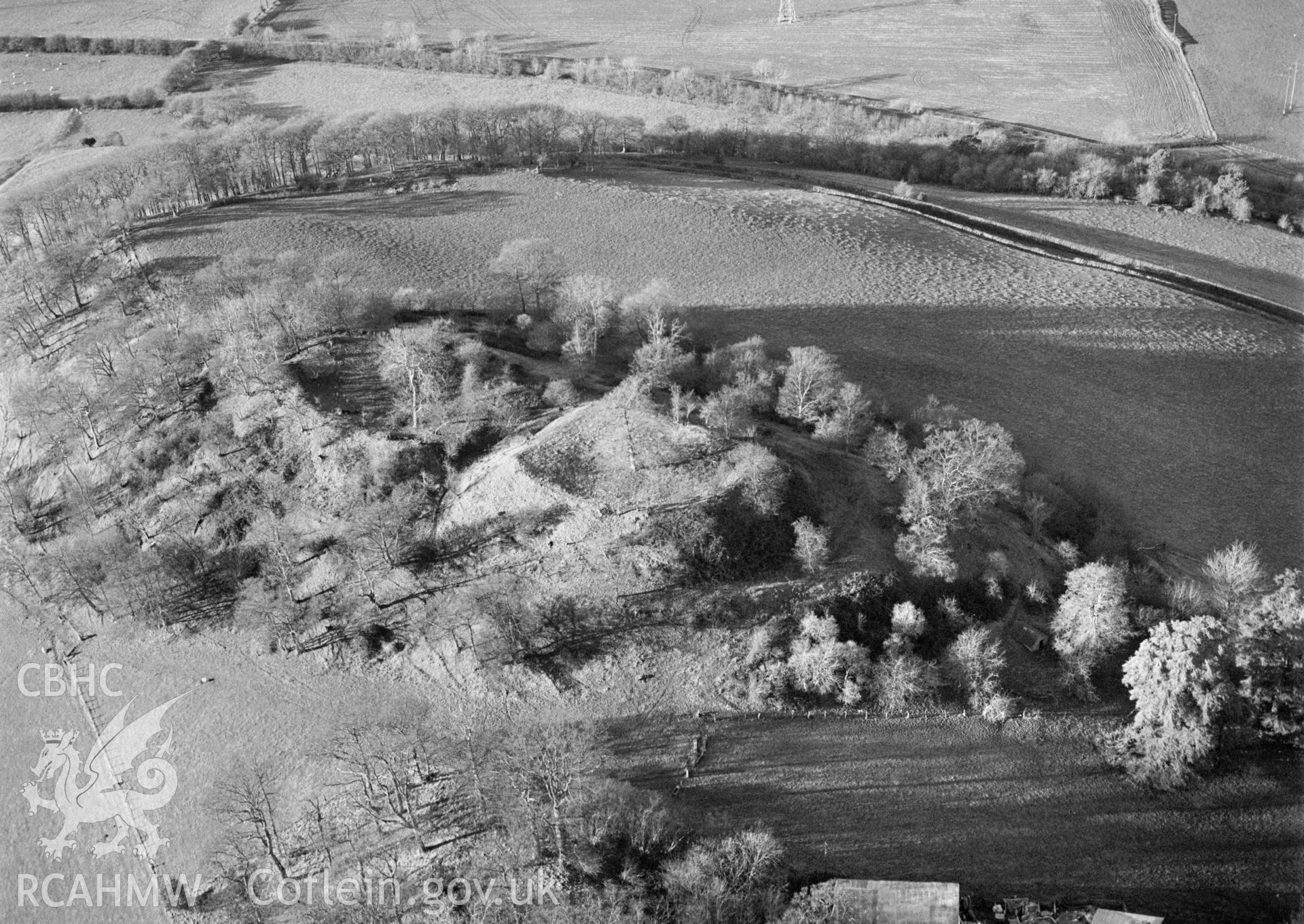 RCAHMW Black and white oblique aerial photograph of Cefn Brytalch Castle, Llandyssil, taken on 20/12/1998 by CR Musson