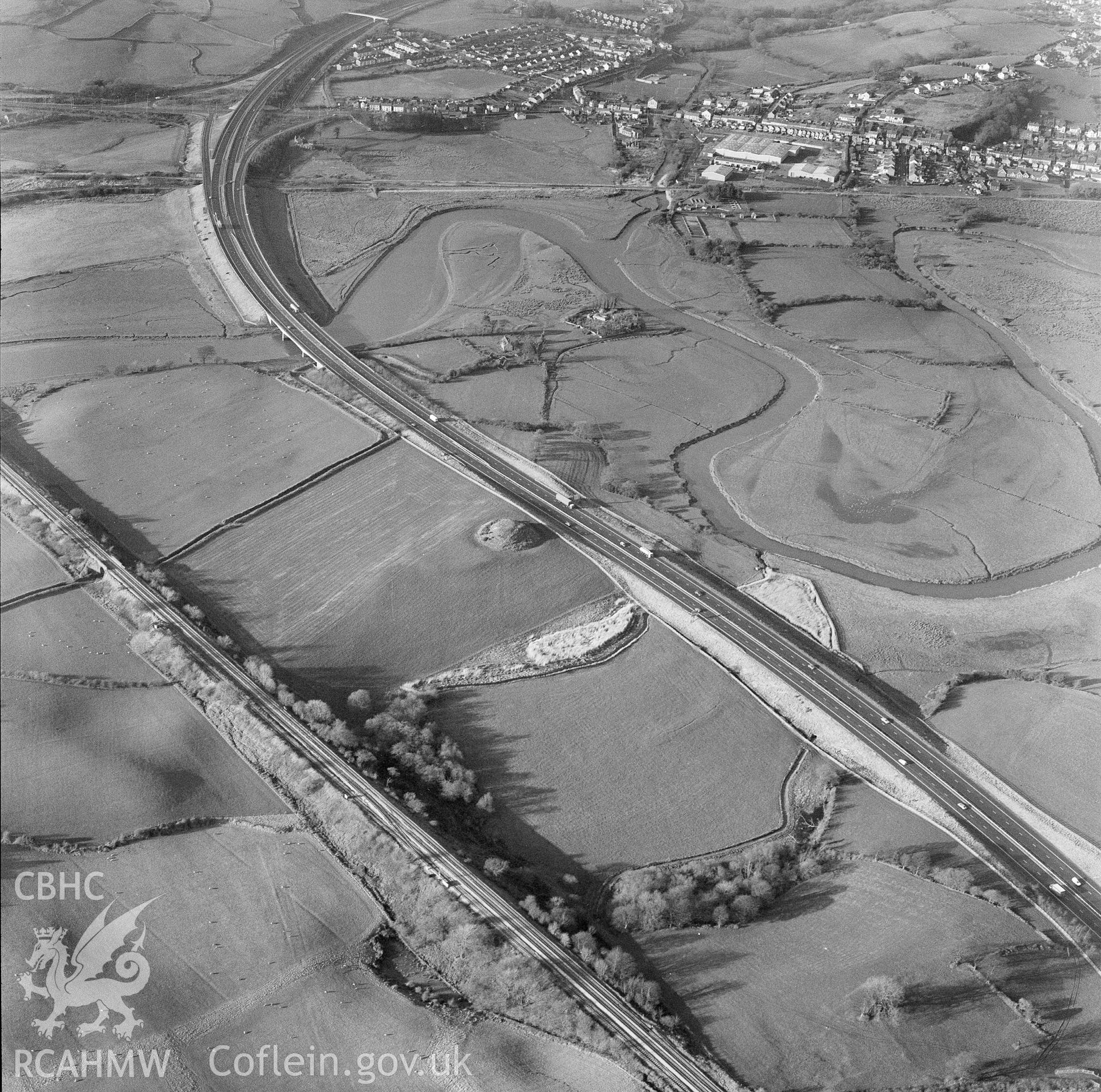 RCAHMW Black and white oblique aerial photograph of Talybont Castle, Grovesend, taken by CR Musson on 20/01/88