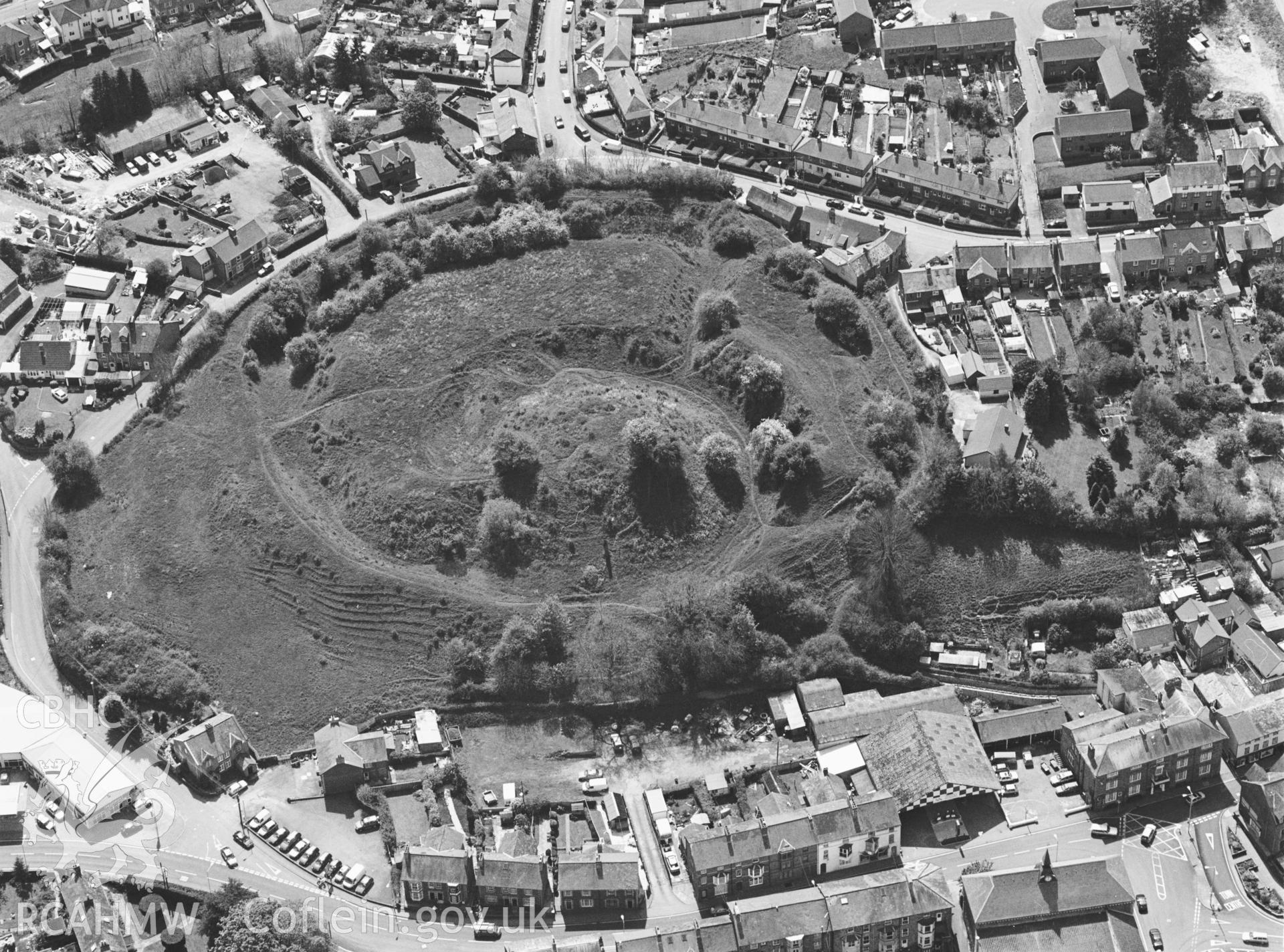 RCAHMW black and white oblique aerial photograph of Builth Castle. Taken by Toby Driver on 16/05/2002