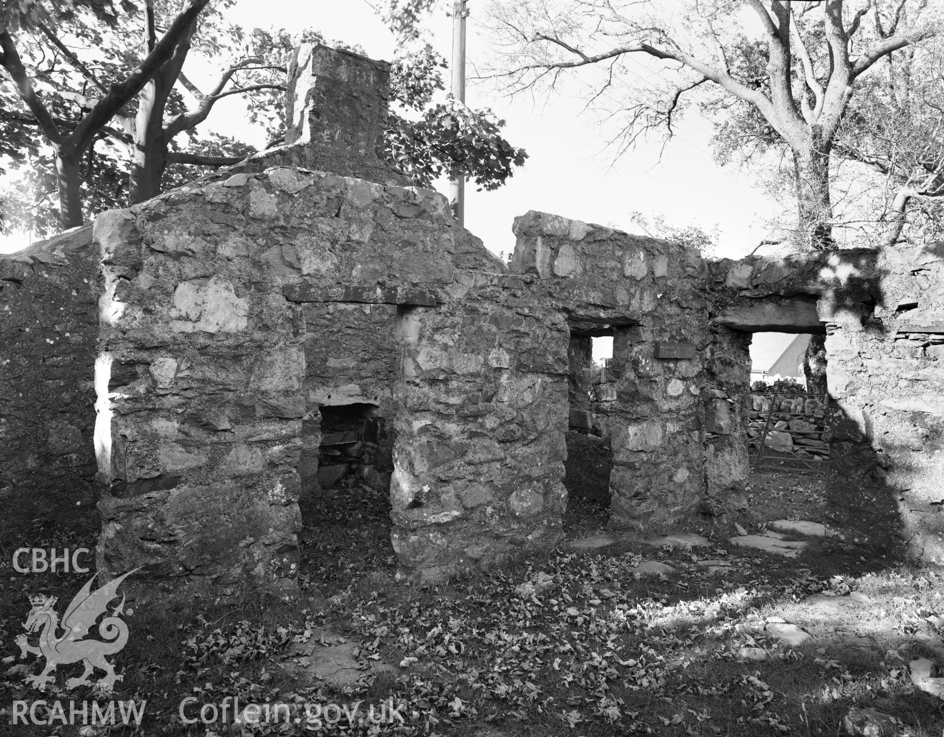 Cae'r Gors, Rhosgadfan; three b&w photographs taken by Iain Wright, dated 15th October 1999.