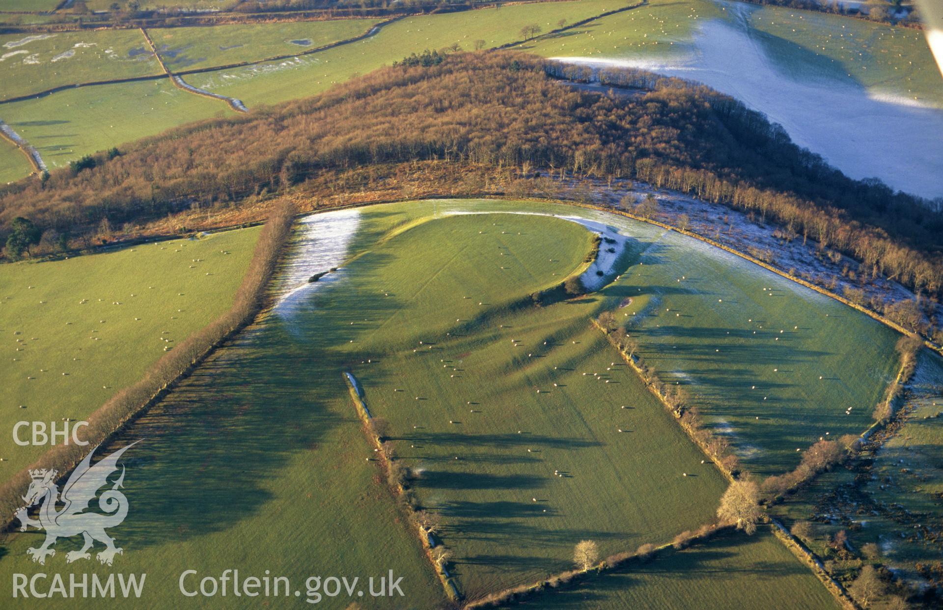 RCAHMW colour slide oblique aerial photograph of Castell Allt-goch, Lampeter, taken on 11/01/1999 by Toby Driver