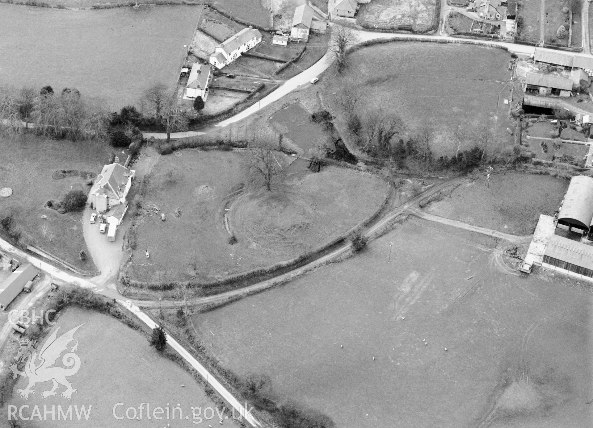 RCAHMW black and white aerial photograph of Kinnerton Motte. Taken by C R Musson on 21/03/1995