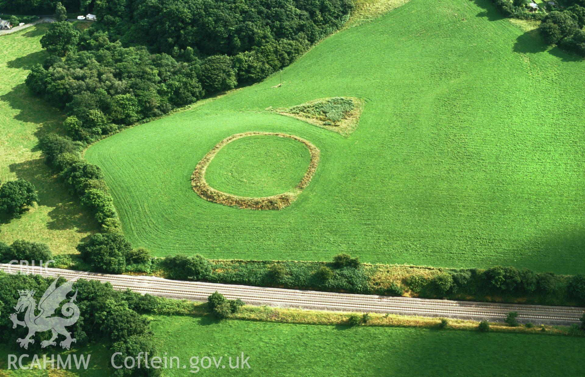 RCAHMW colour slide oblique aerial photograph of Gelli Camp, Llawhaden, taken by C.R. Musson, 04/08/94