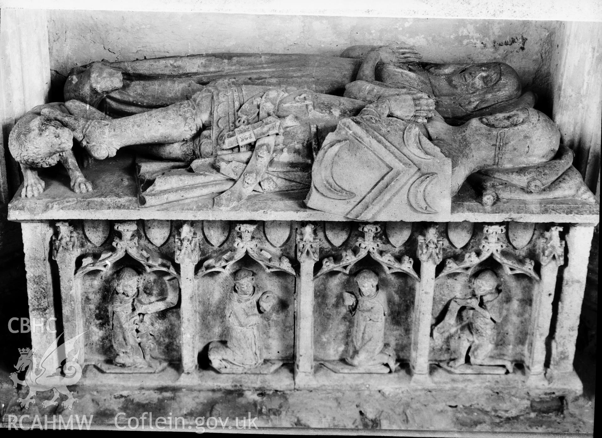 Interior view, showing Berkerolles Tomb