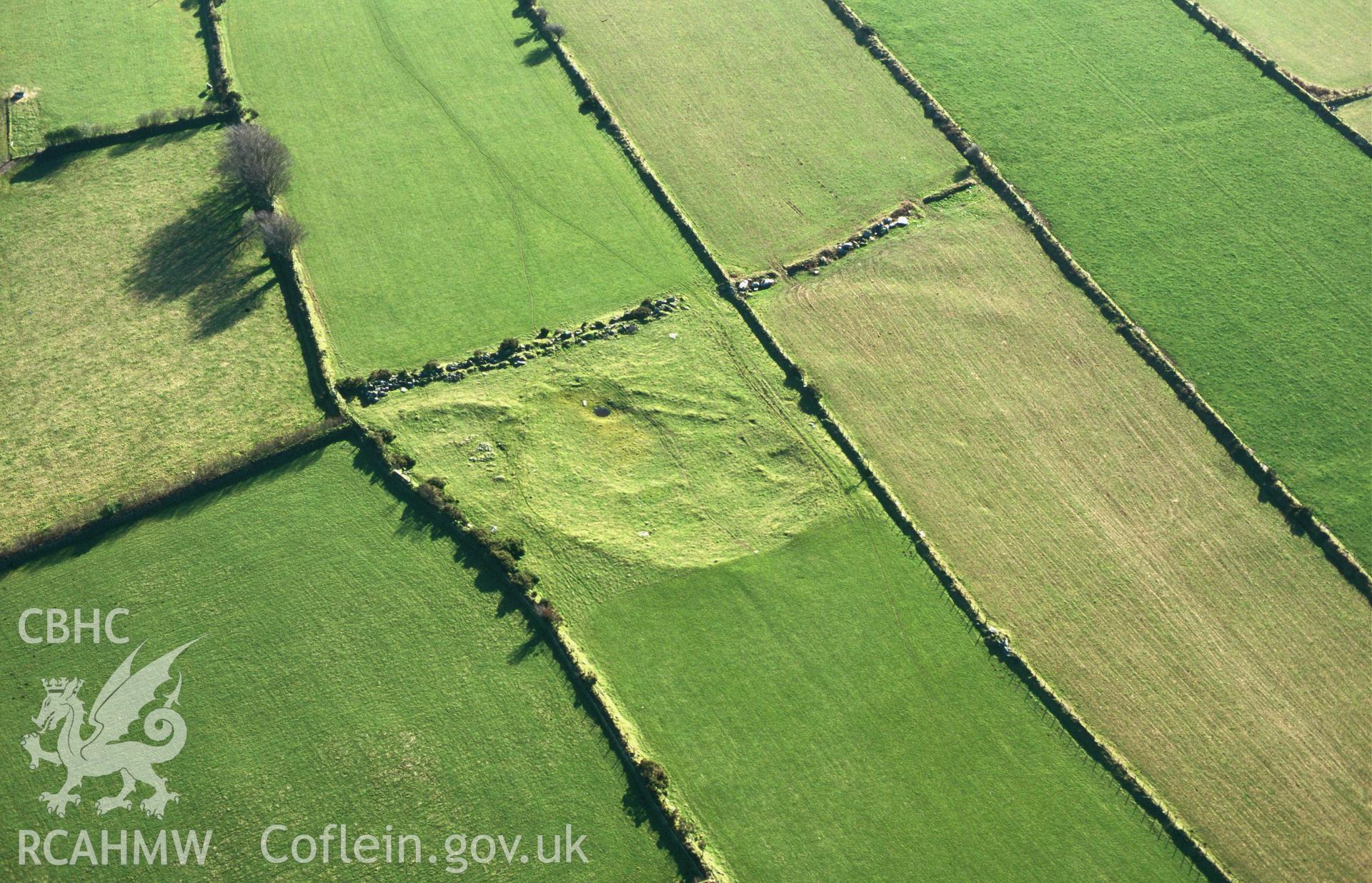 RCAHMW colour slide oblique aerial photograph of Castell Parc Robert, Maenclochog, taken by C.R.Musson on the 07/02/1997