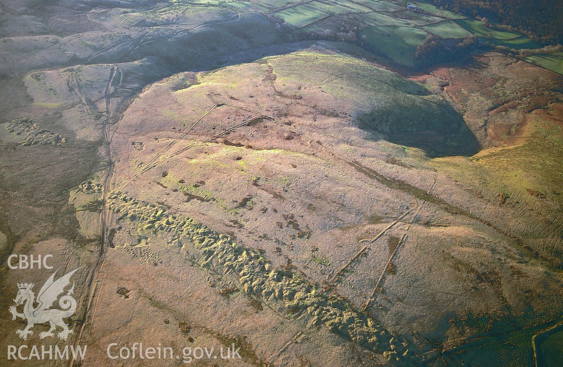 RCAHMW colour slide oblique aerial photograph of Y Pigwn Roman Marching Camp, taken by T.G.Driver 2001