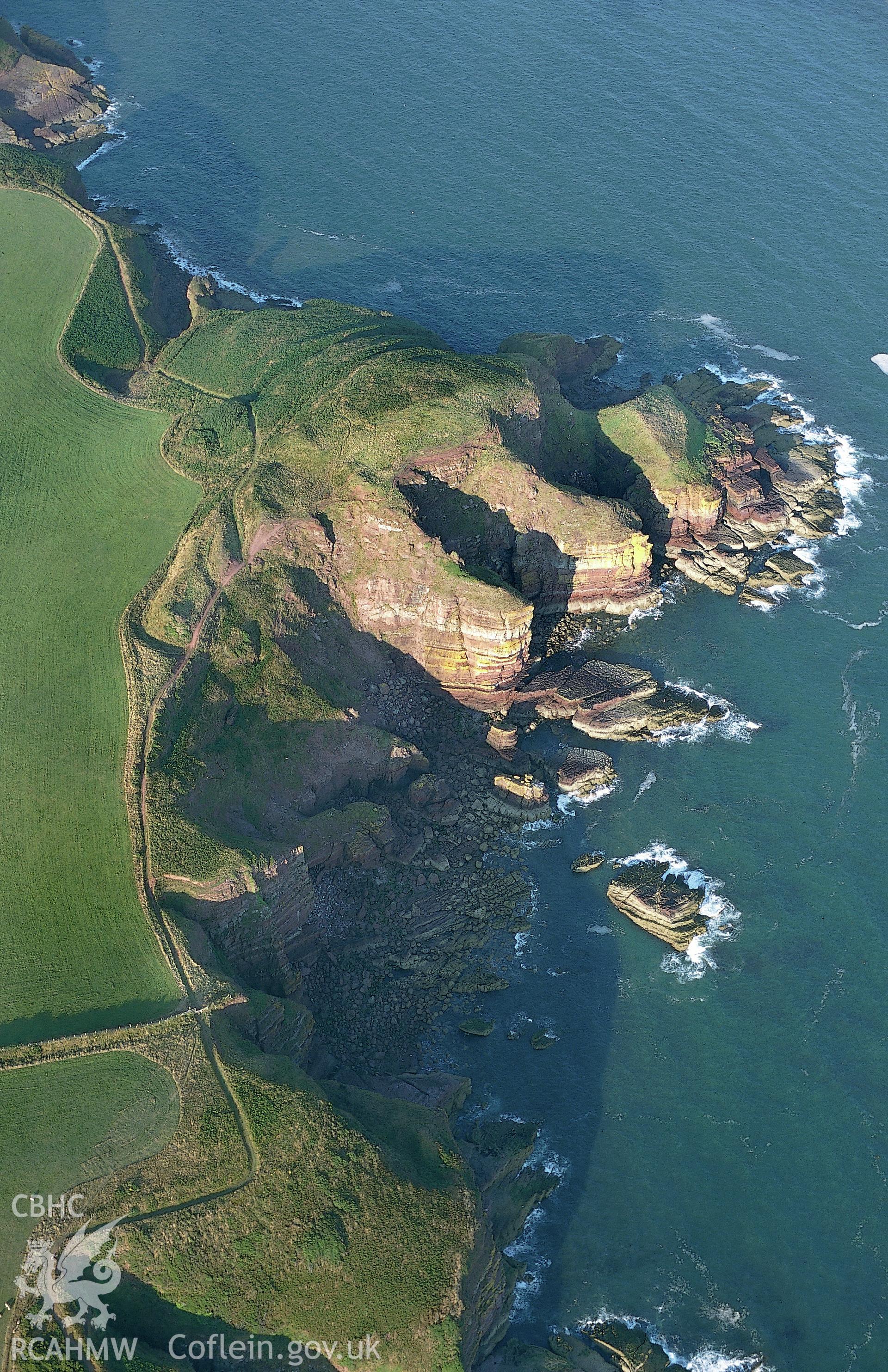 RCAHMW colour slide oblique aerial photograph of Greenala Camp, Stackpole, taken by T.G.Driver on the 23/08/2000