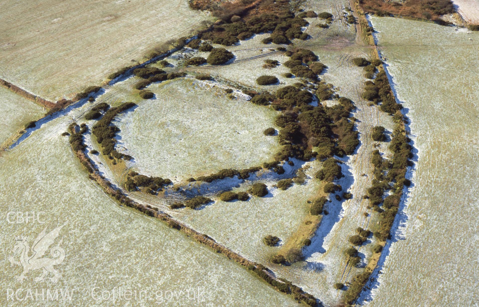 Slide of RCAHMW colour oblique aerial photograph of Cas-fuwch Fort in snow, taken by Toby Driver, 2004.