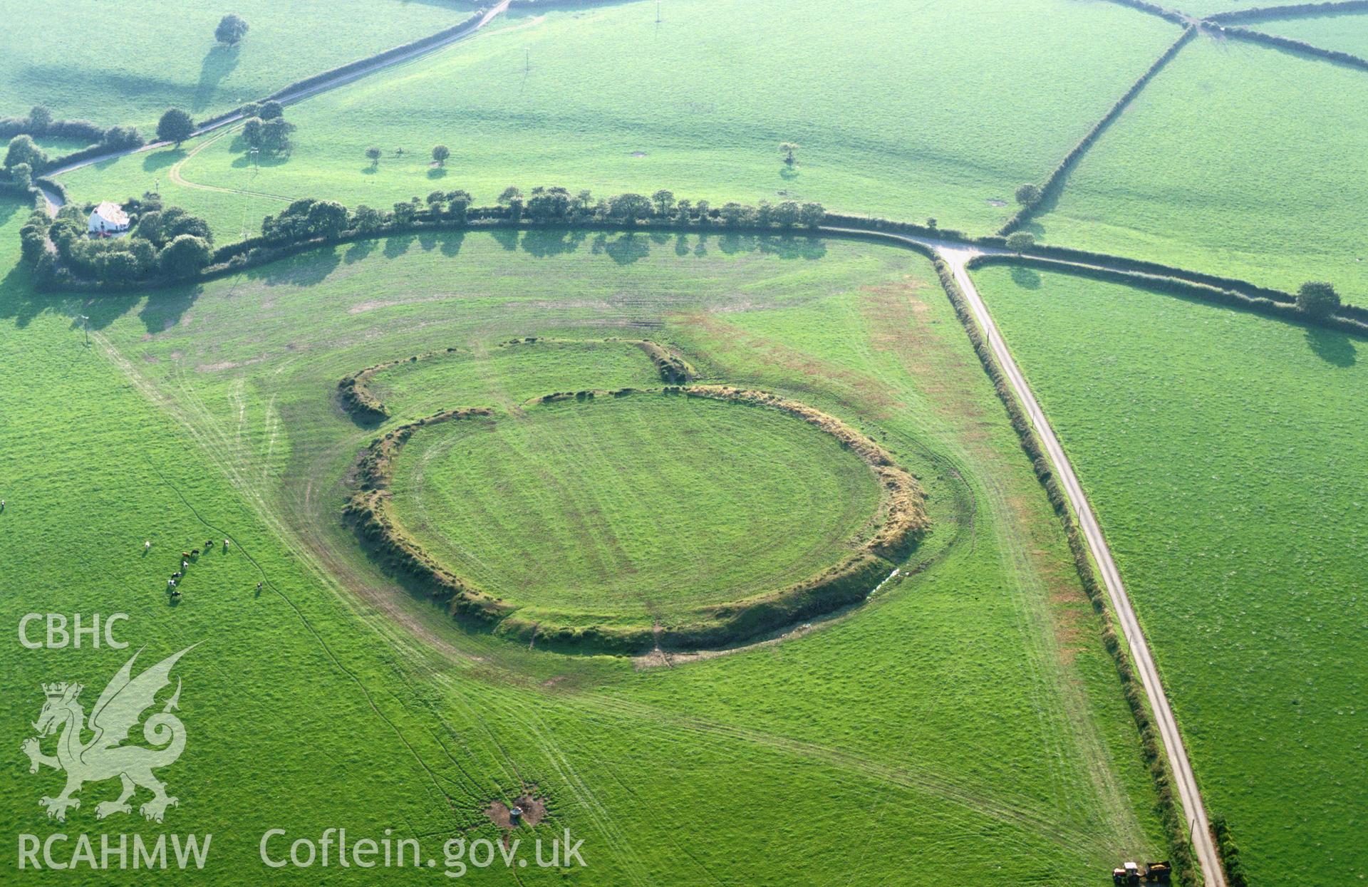 RCAHMW colour oblique aerial photograph of Scollock Rath. Taken by Toby Driver on 02/09/2002