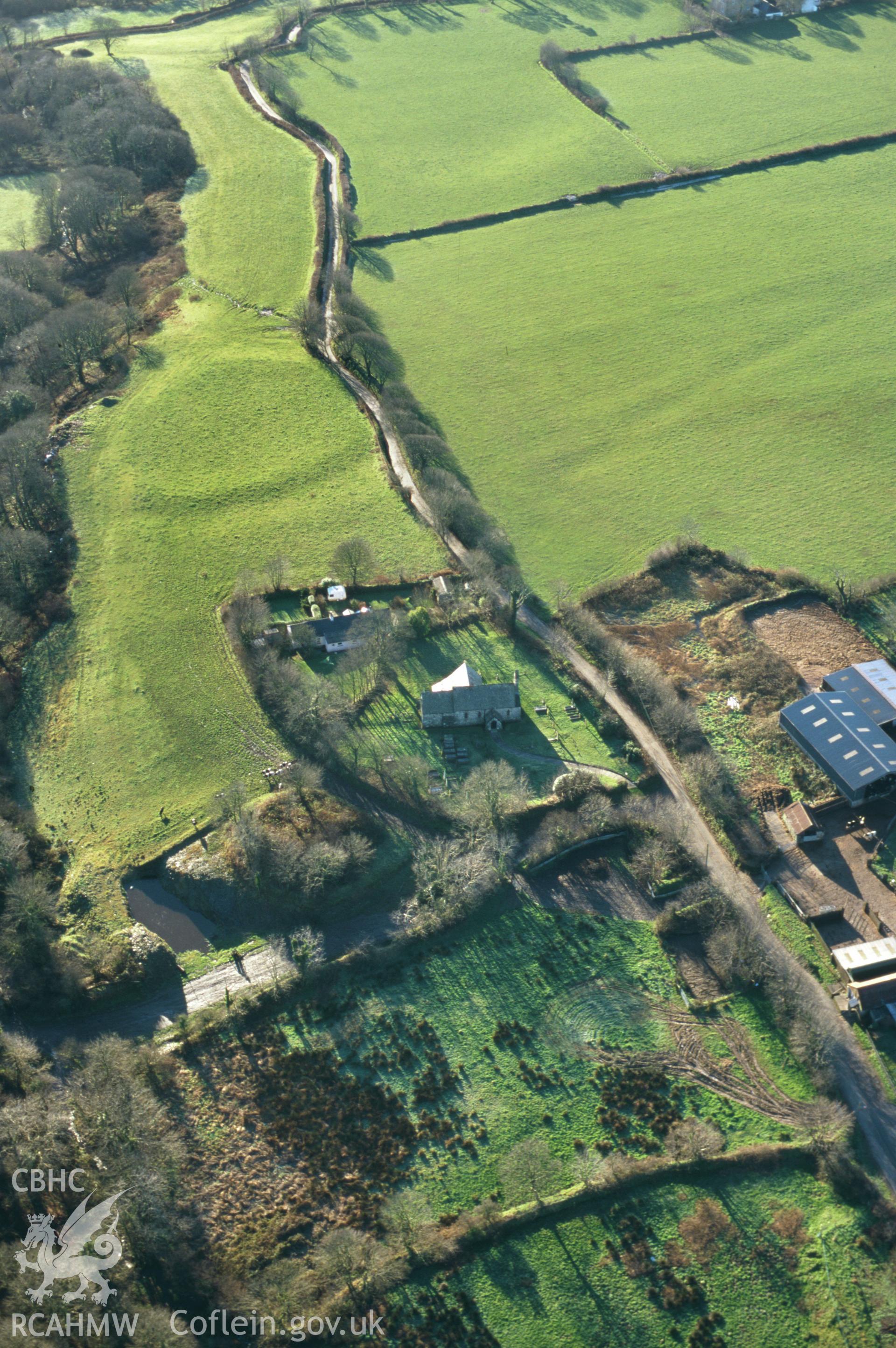 RCAHMW colour slide oblique aerial photograph of Castell Hendre, Henry's Moat, Puncheston, taken on 19/12/1999 by Toby Driver