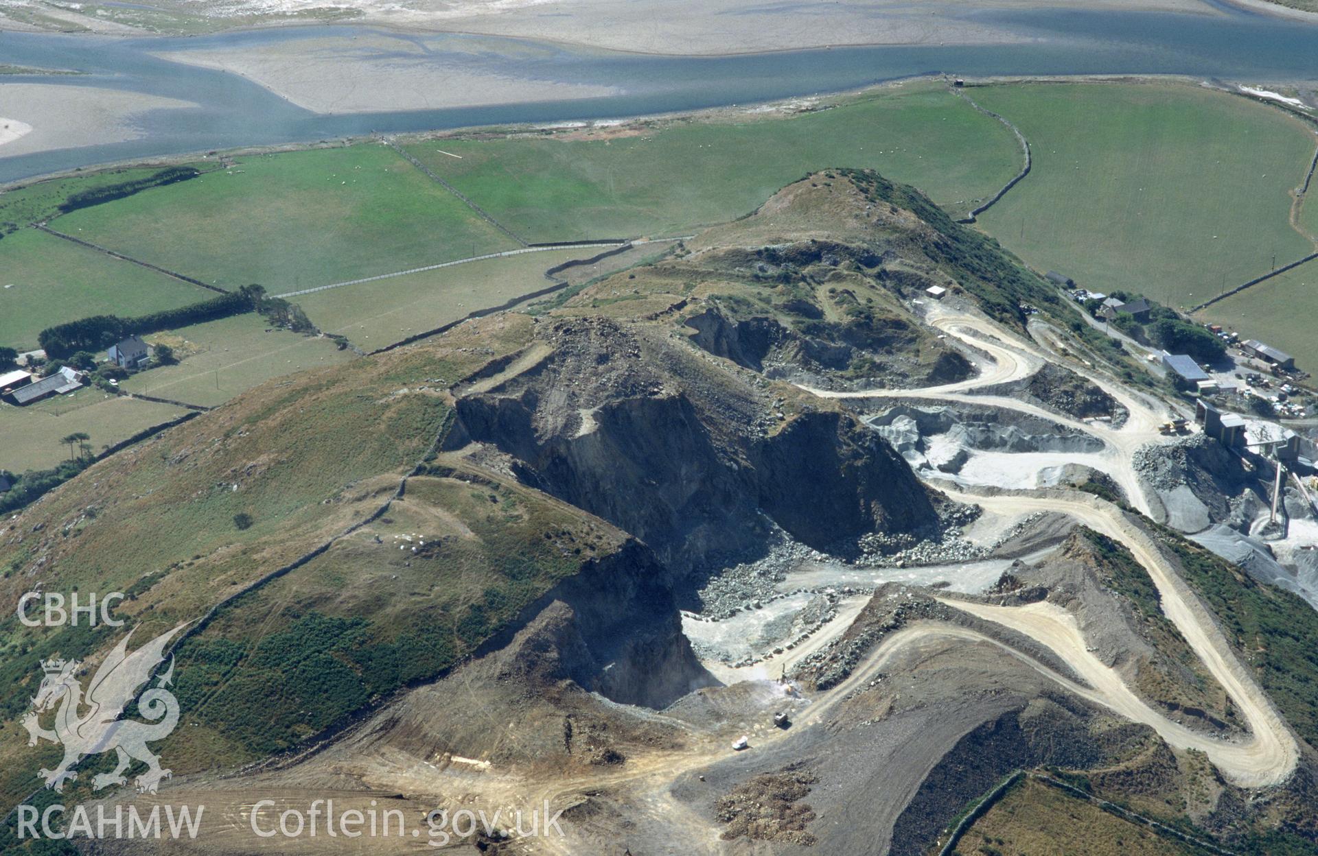 Slide of RCAHMW colour oblique aerial photograph of Tal y Garreg Hillfort, Llangelynin.