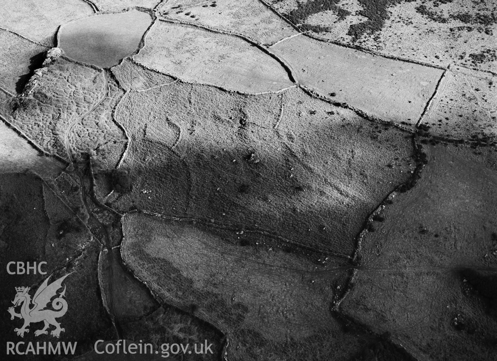 RCAHMW black and white oblique aerial photograph of Mynydd Dinas Field System, taken by C R Musson, 27/02/1996.