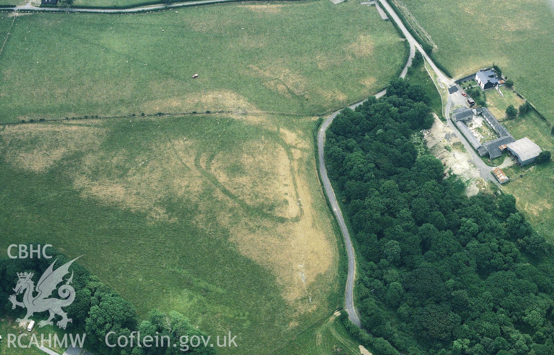 RCAHMW colour oblique aerial photograph of Glanfraid taken on 02/07/1995 by C.R. Musson