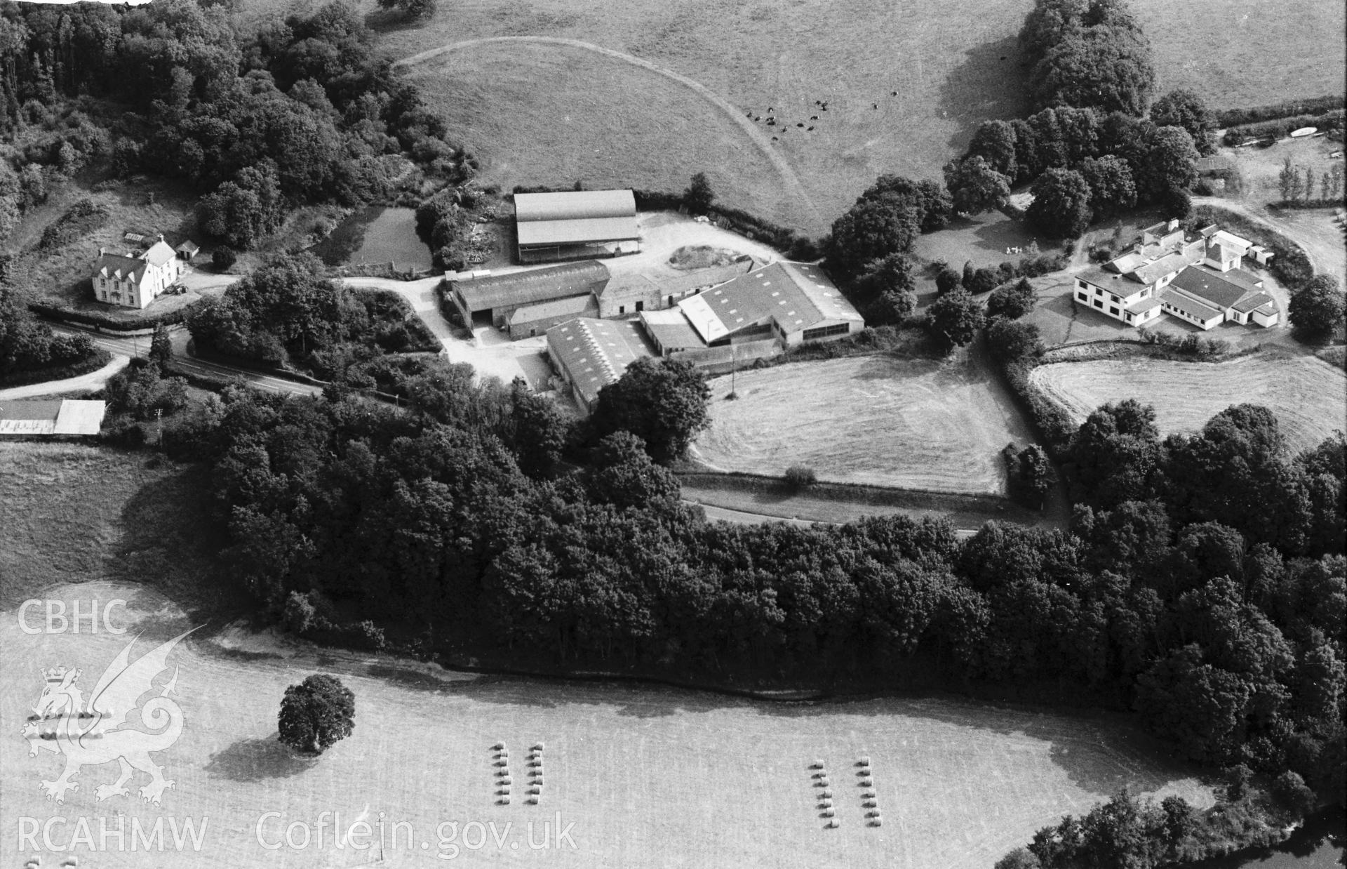 RCAHMW black and white oblique aerial photograph of Onen Deg earthwork enclosure, Beulah, taken 1989.