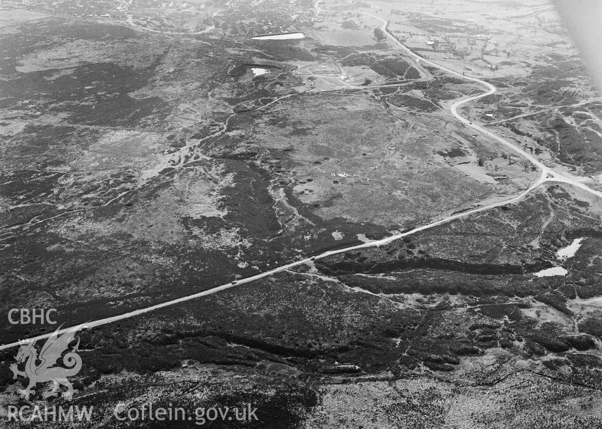 RCAHMW Black and white oblique aerial photograph of Pen-ffordd-goch Iron and Coal Workings, Blaenavon, taken on 15/03/1999 by Toby Driver