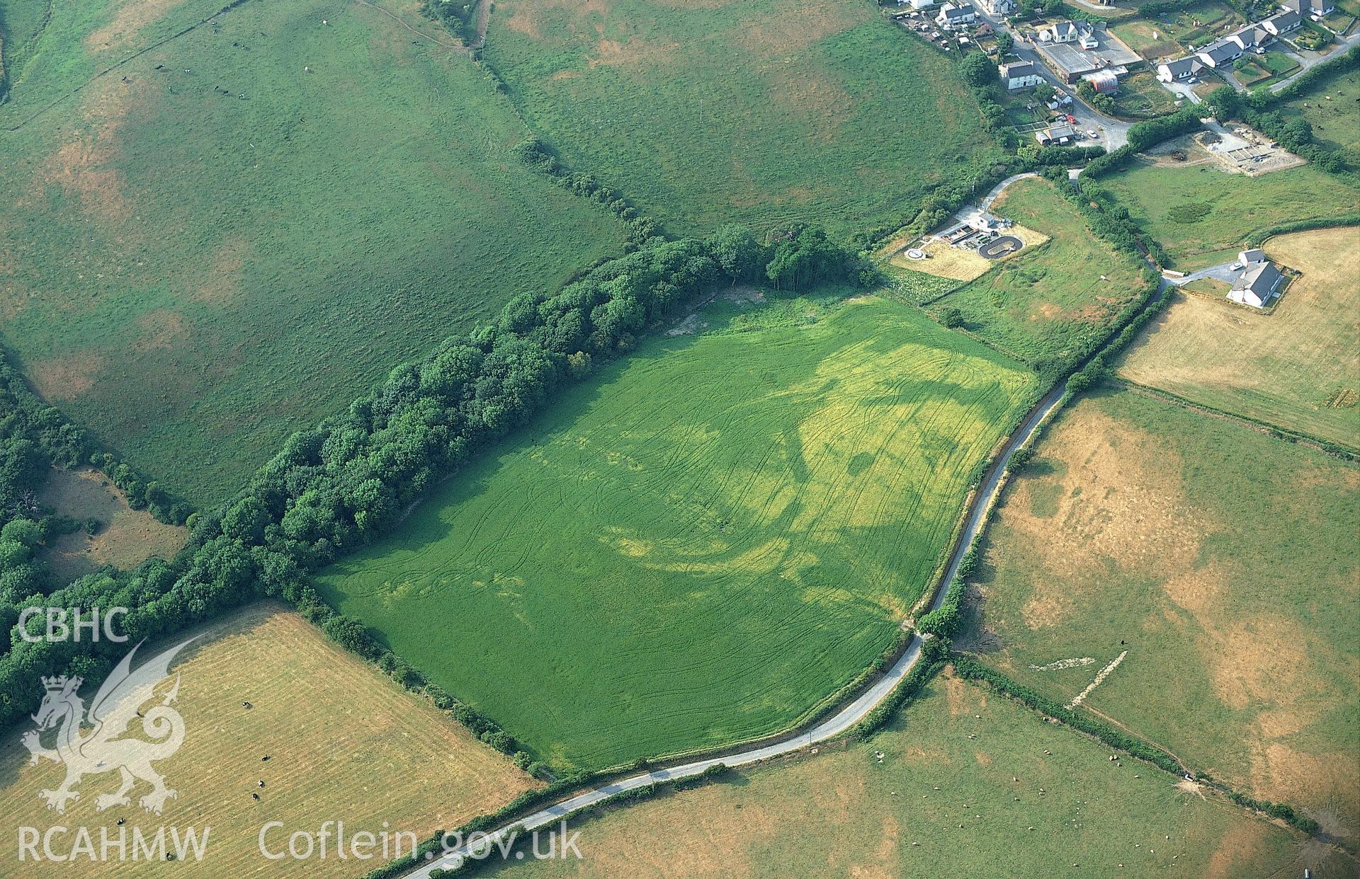 RCAHMW colour oblique aerial photograph of Ty Gwyn Enclosure taken on 08/07/1995 by C.R. Musson