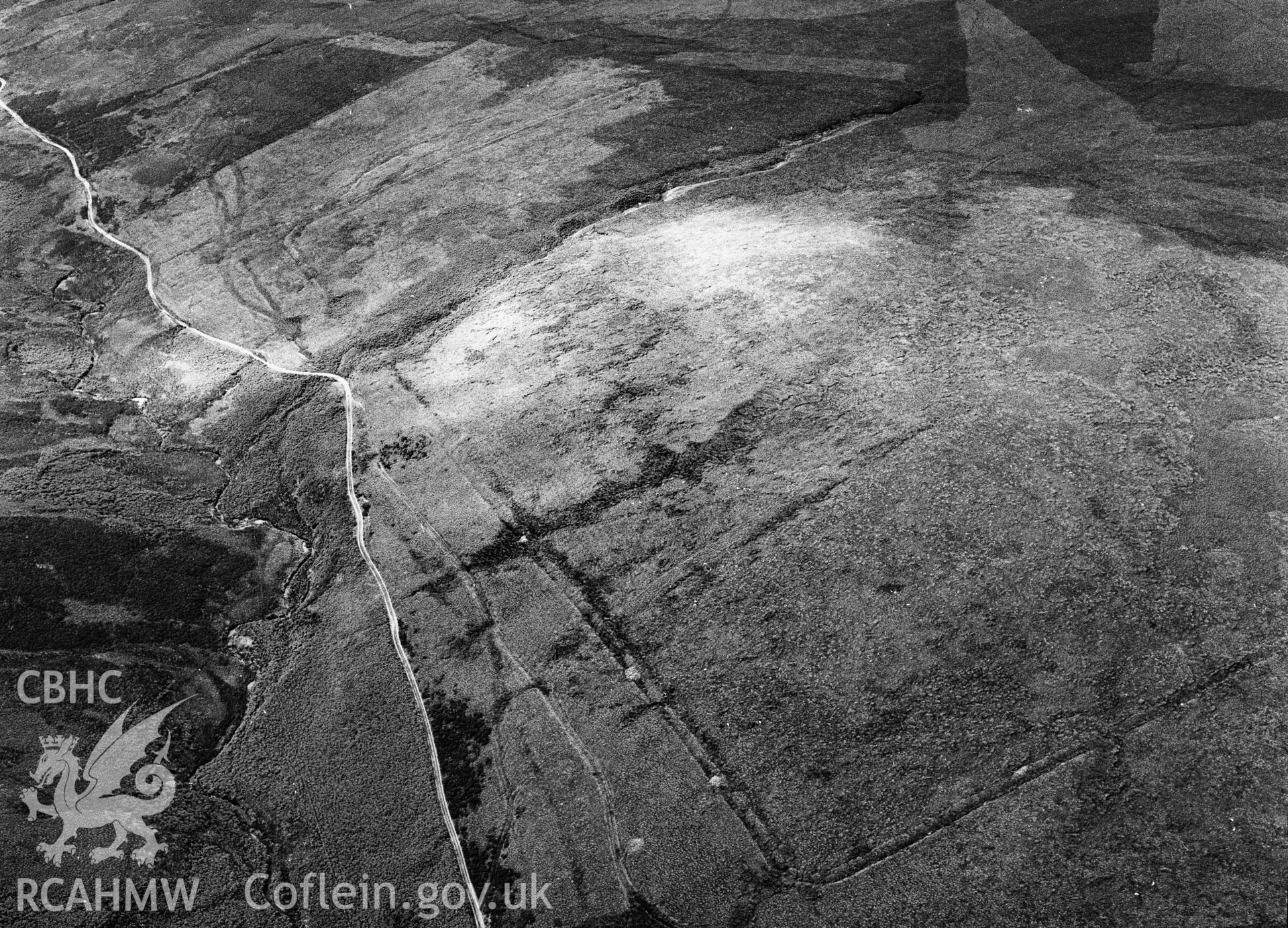 RCAHMW black and white oblique aerial photograph of Pen Plaenau Roman camp taken on 18 July 2003.