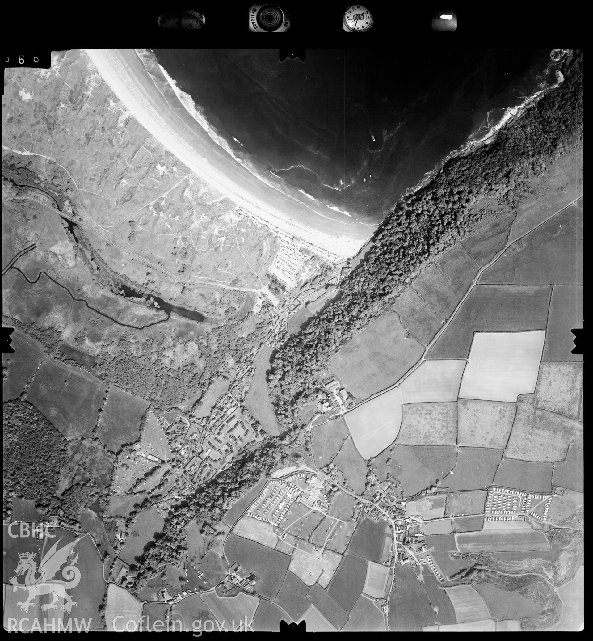 Digitized copy of an aerial photograph showing Norton Camp Hillfort, taken by Ordnance Survey, 1992.