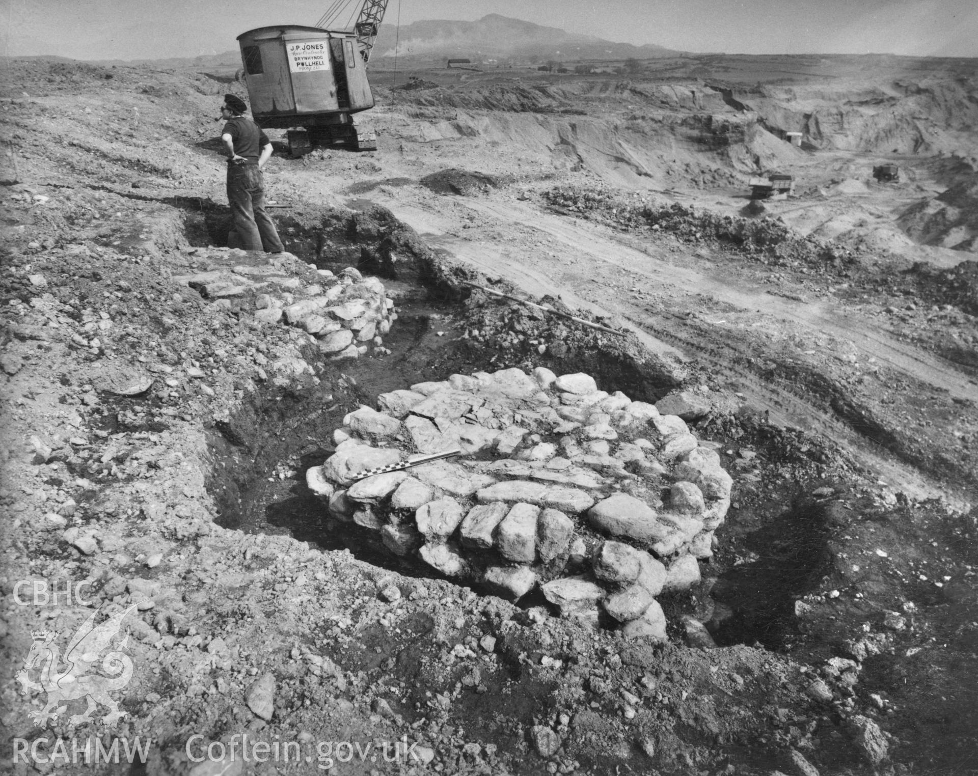 View of ovens during excavation works at the Roman Fort and Fortlet at Penllystyn, Bryncir Quarry.